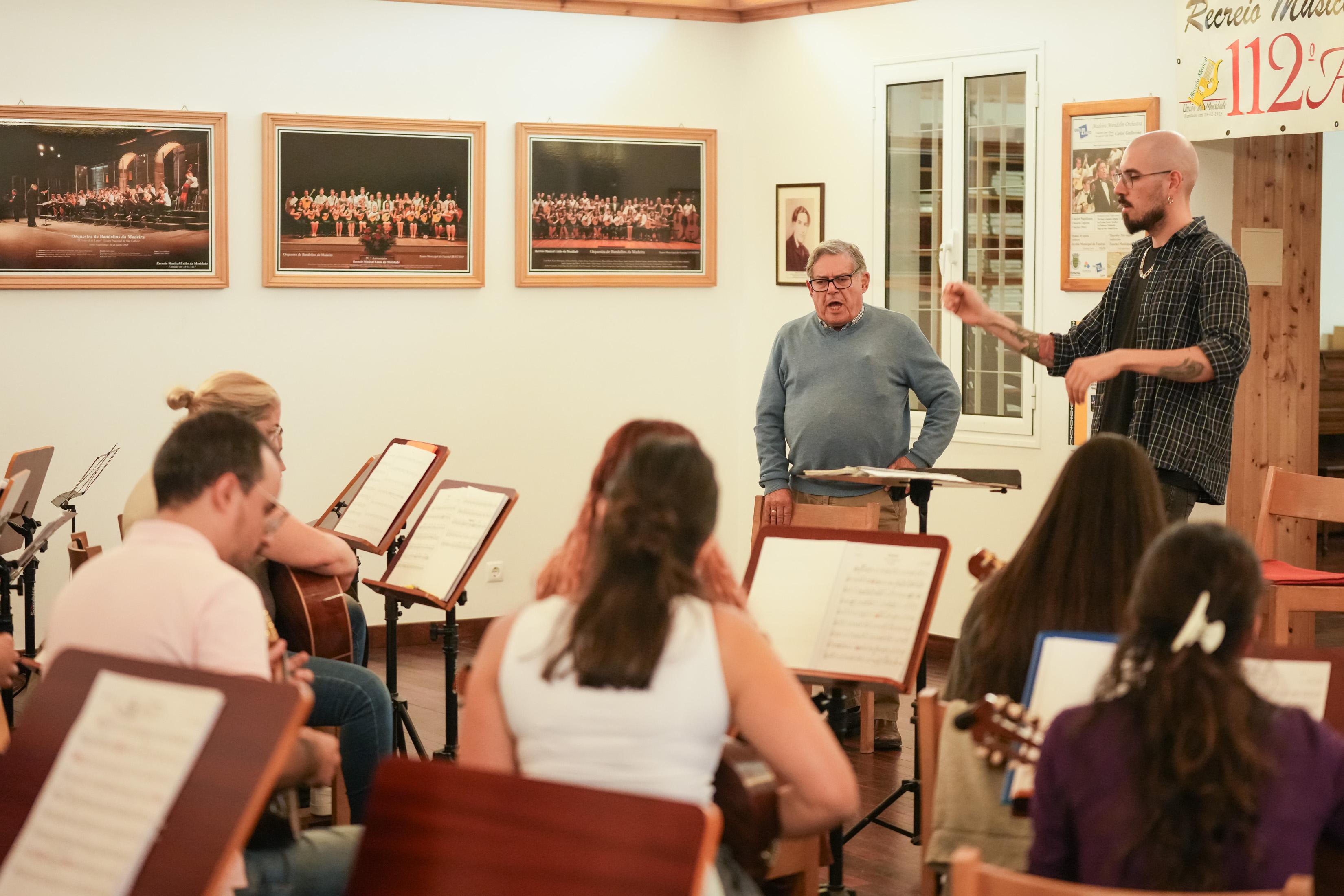 Orquestra de Bandolins prepara concerto inédito. Veja as imagens