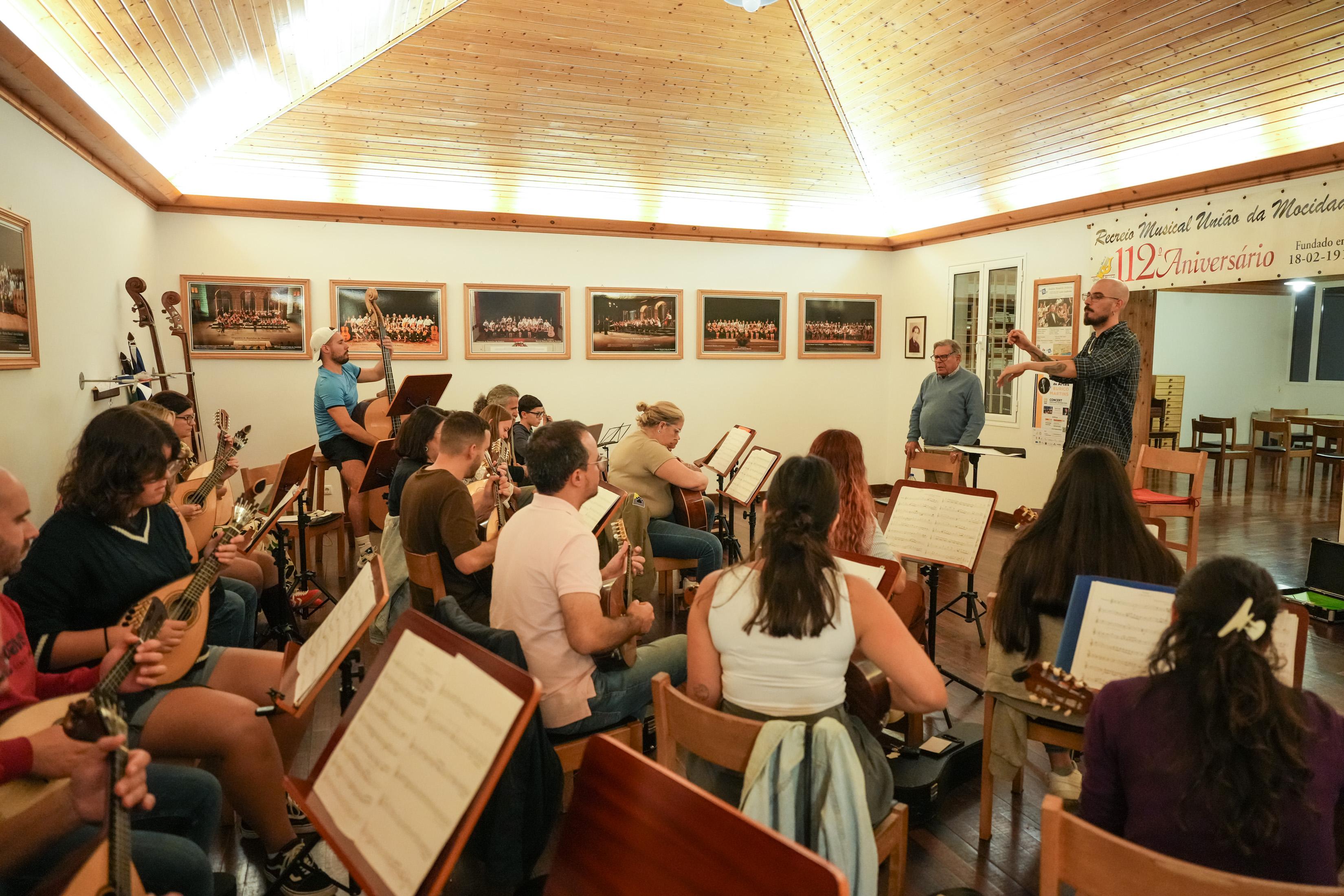 Orquestra de Bandolins prepara concerto inédito. Veja as imagens