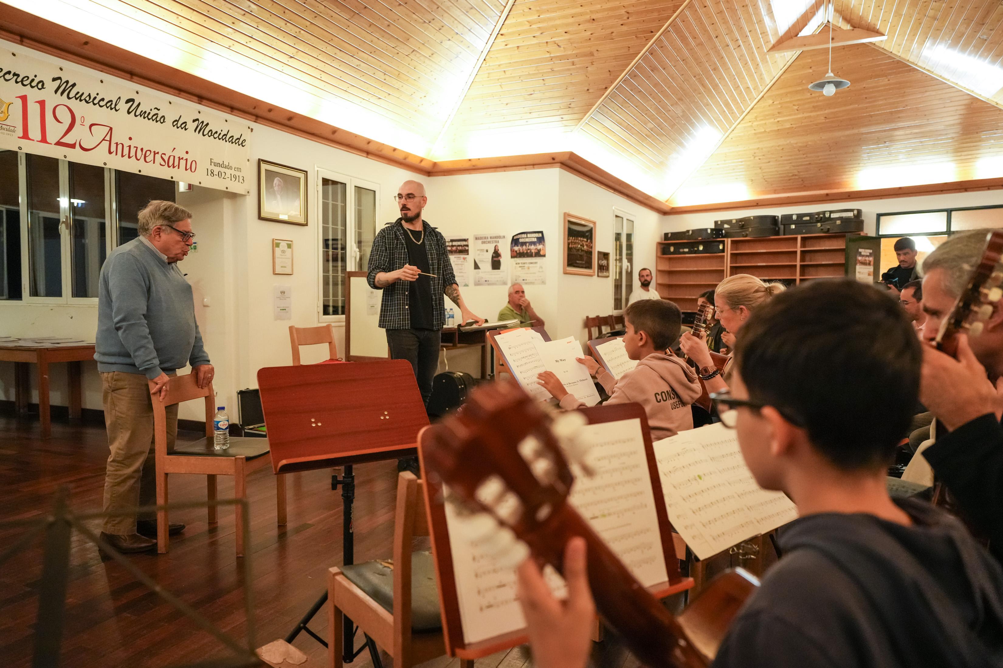 Orquestra de Bandolins prepara concerto inédito. Veja as imagens