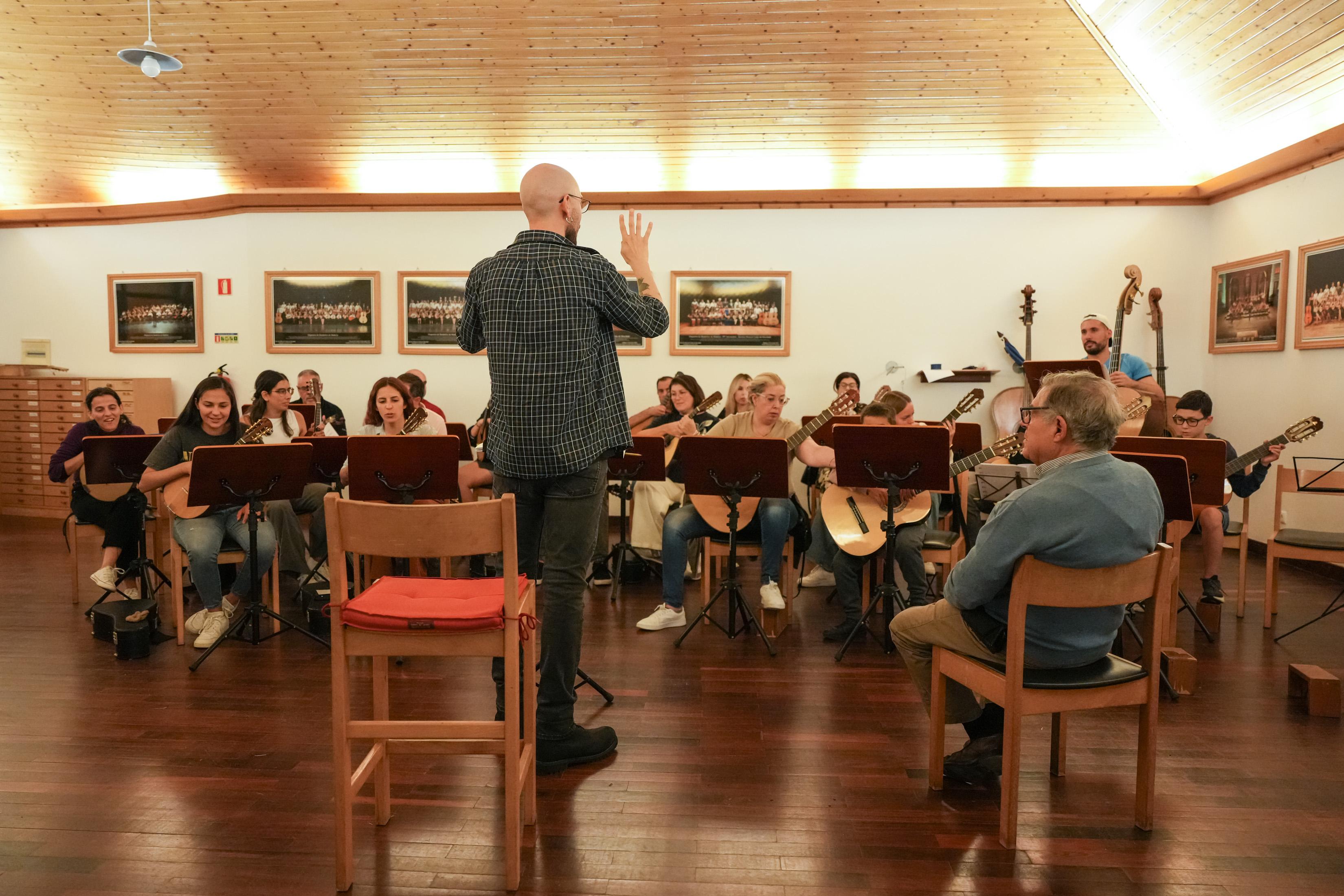 Orquestra de Bandolins prepara concerto inédito. Veja as imagens