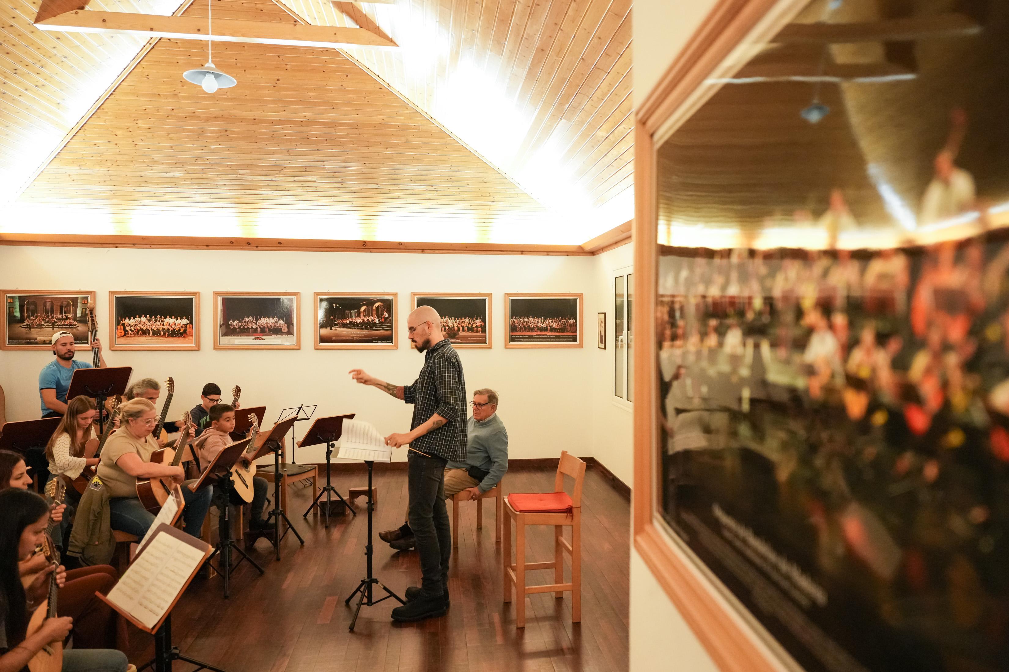 Orquestra de Bandolins prepara concerto inédito. Veja as imagens