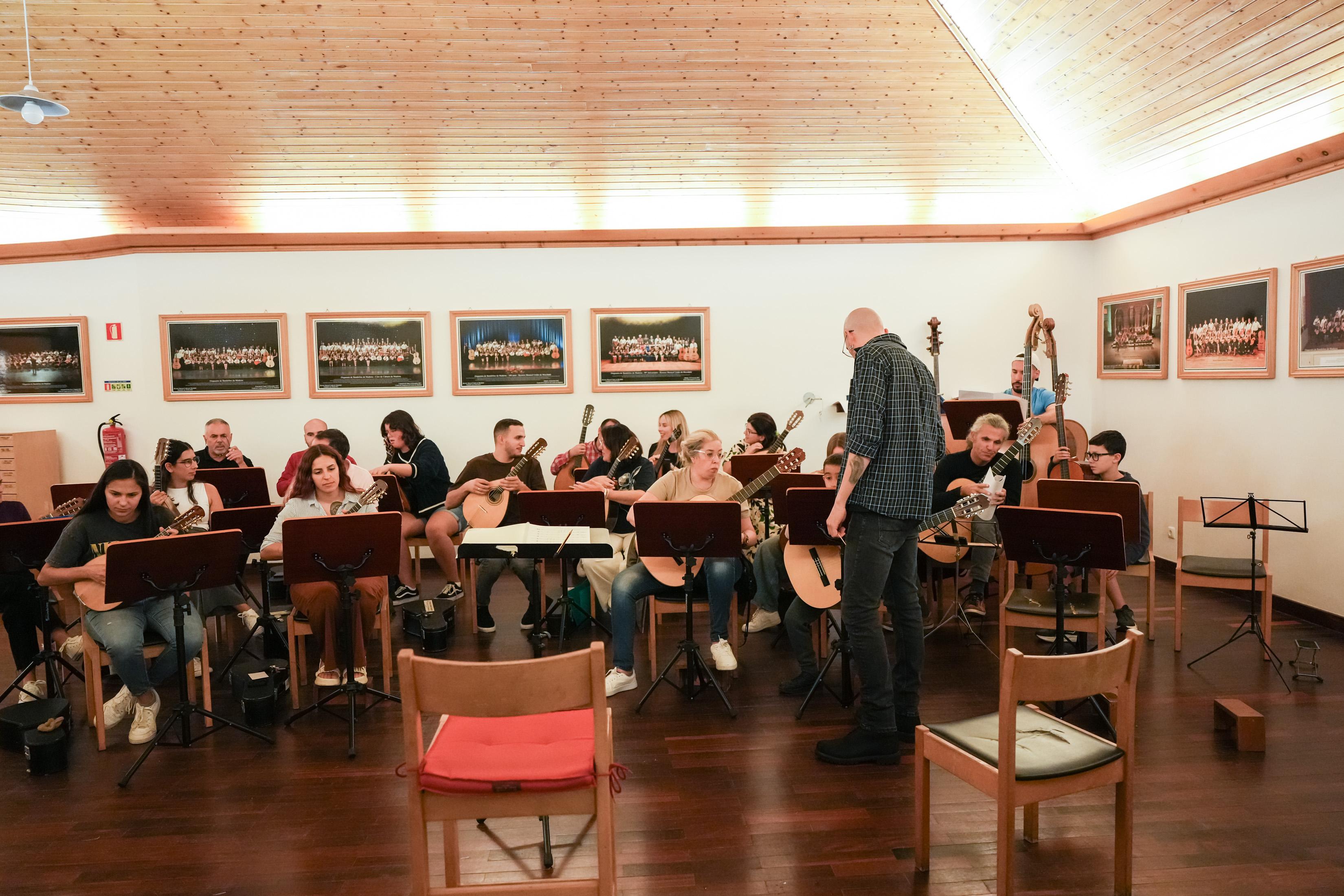 Orquestra de Bandolins prepara concerto inédito. Veja as imagens