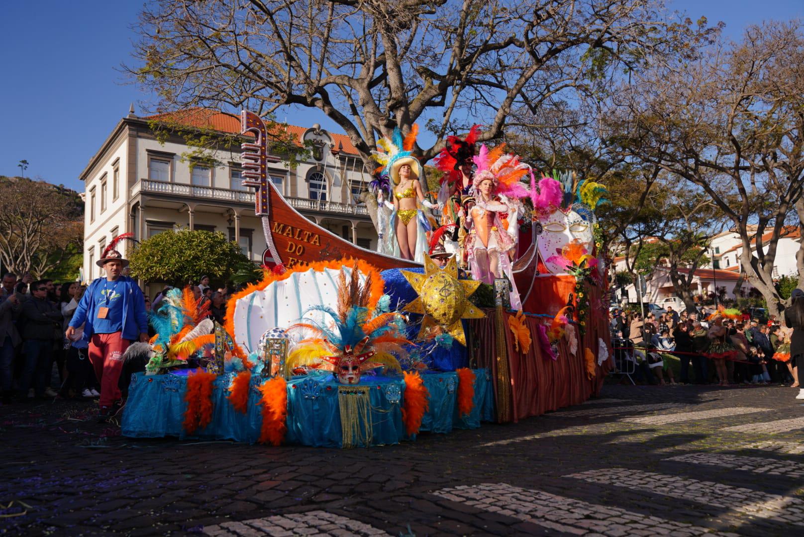 Muito furor, fitness e enigma no Carnaval de Santa Cruz com extraterrestres à ‘espreita’