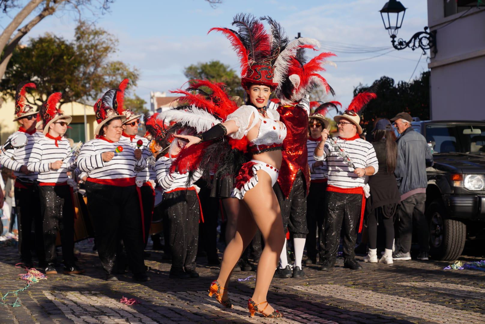 Muito furor, fitness e enigma no Carnaval de Santa Cruz com extraterrestres à ‘espreita’