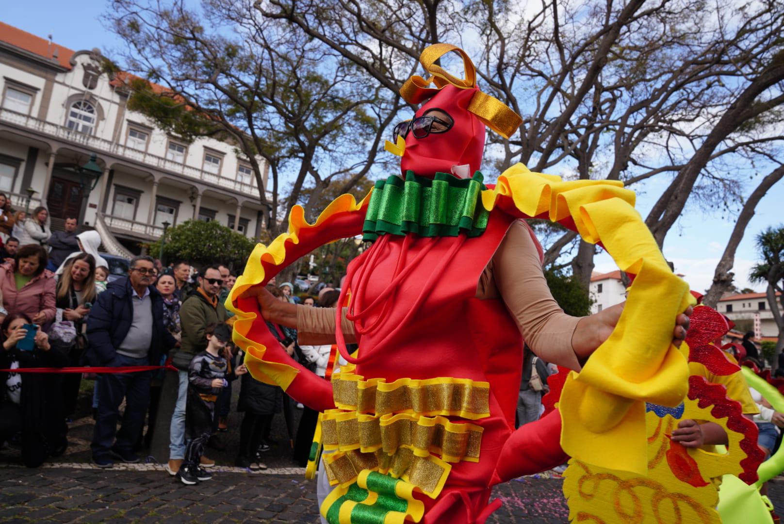 Muito furor, fitness e enigma no Carnaval de Santa Cruz com extraterrestres à ‘espreita’