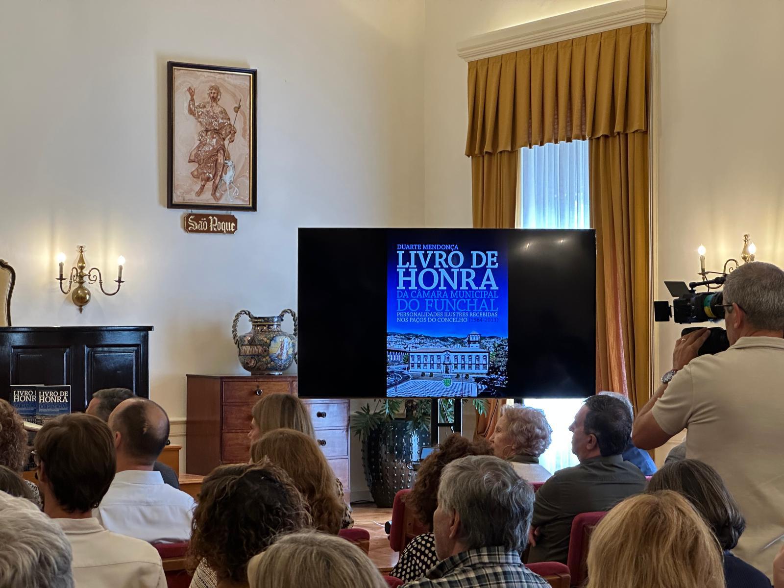 Livro de Honra revela décadas de visitas ilustres ao Funchal, de Ronaldo aos reis de Espanha