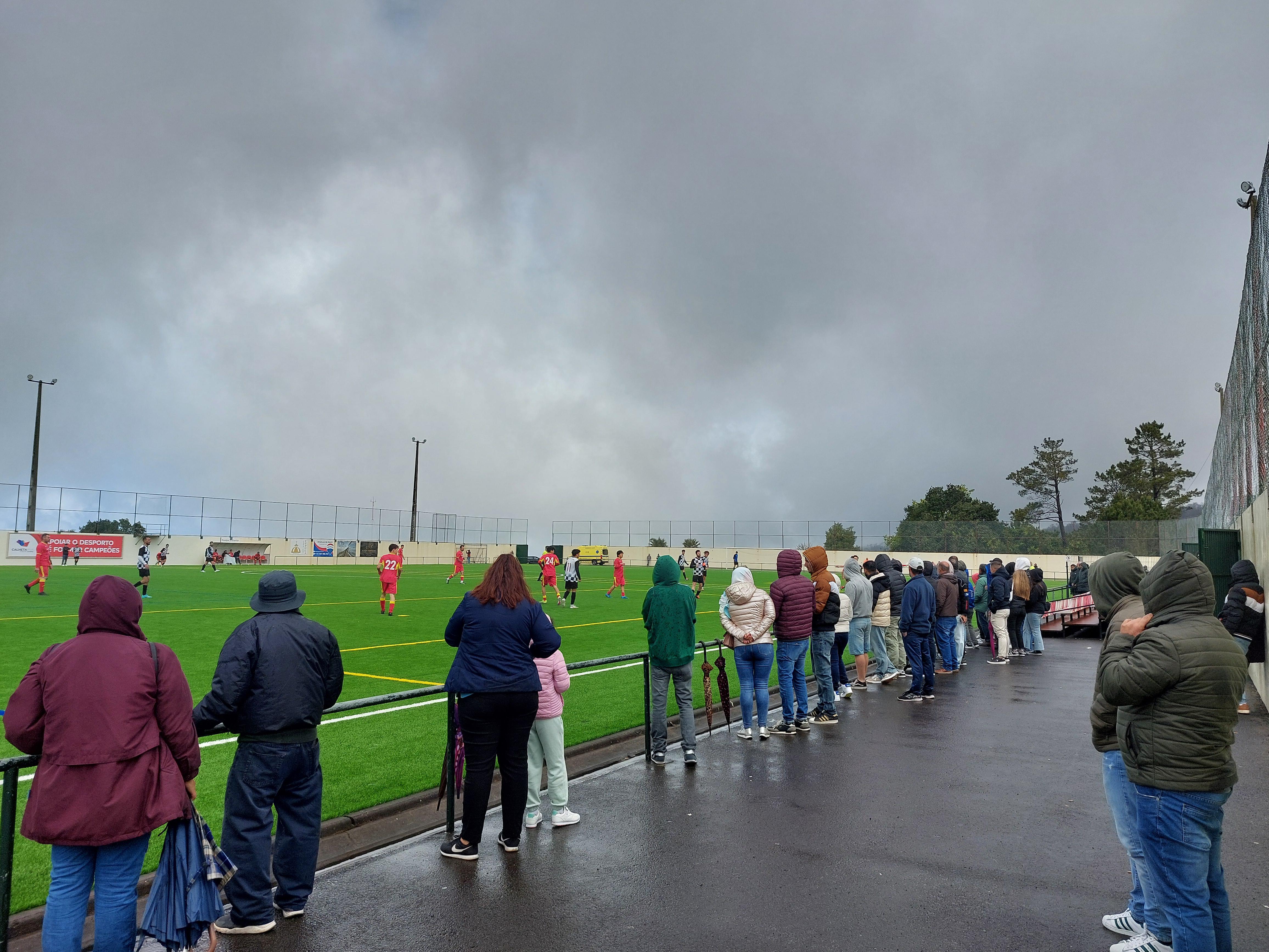Chuviscos não afastam público do Torneio do 1.º de Maio na Calheta