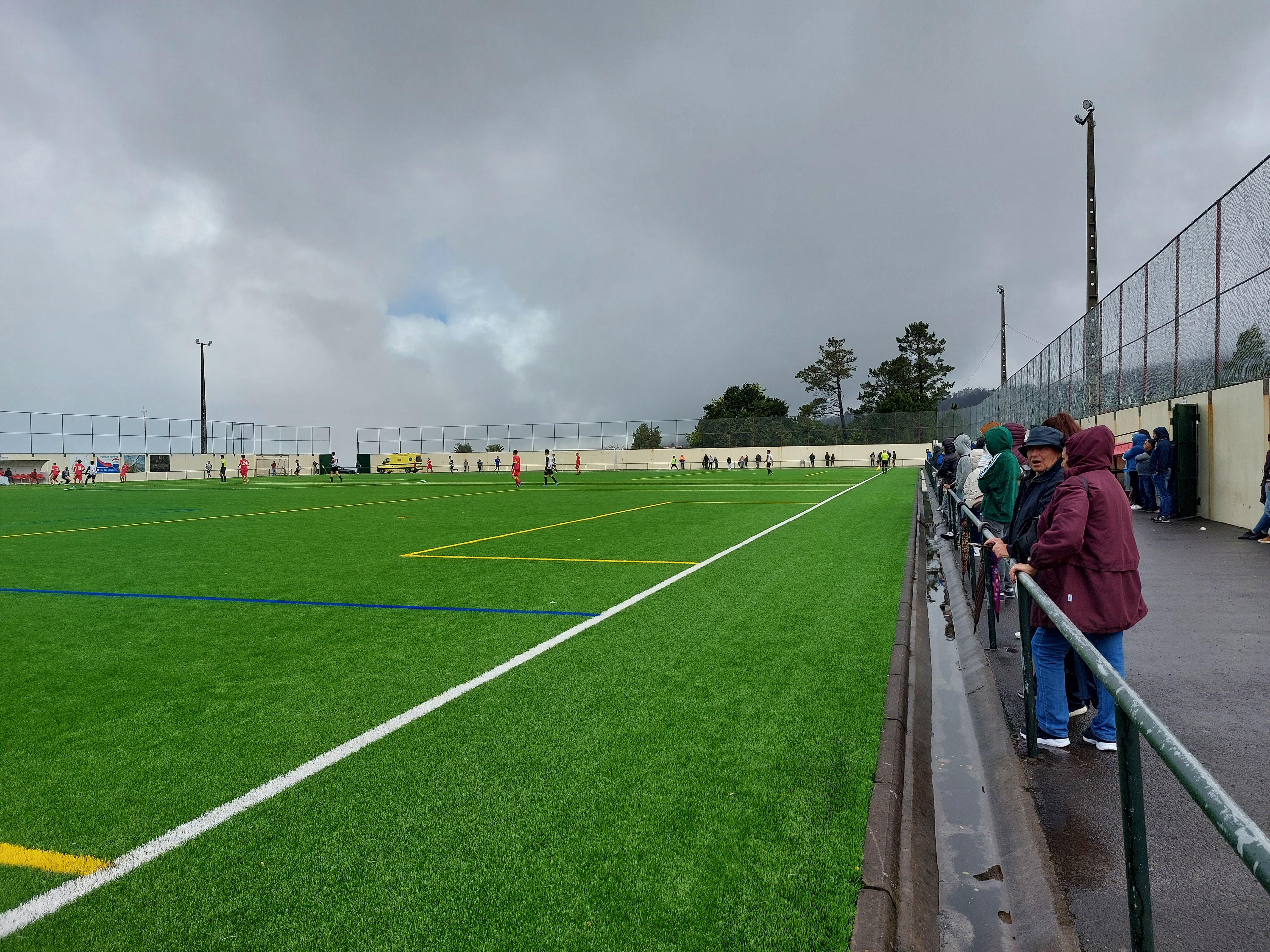 Chuviscos não afastam público do Torneio do 1.º de Maio na Calheta