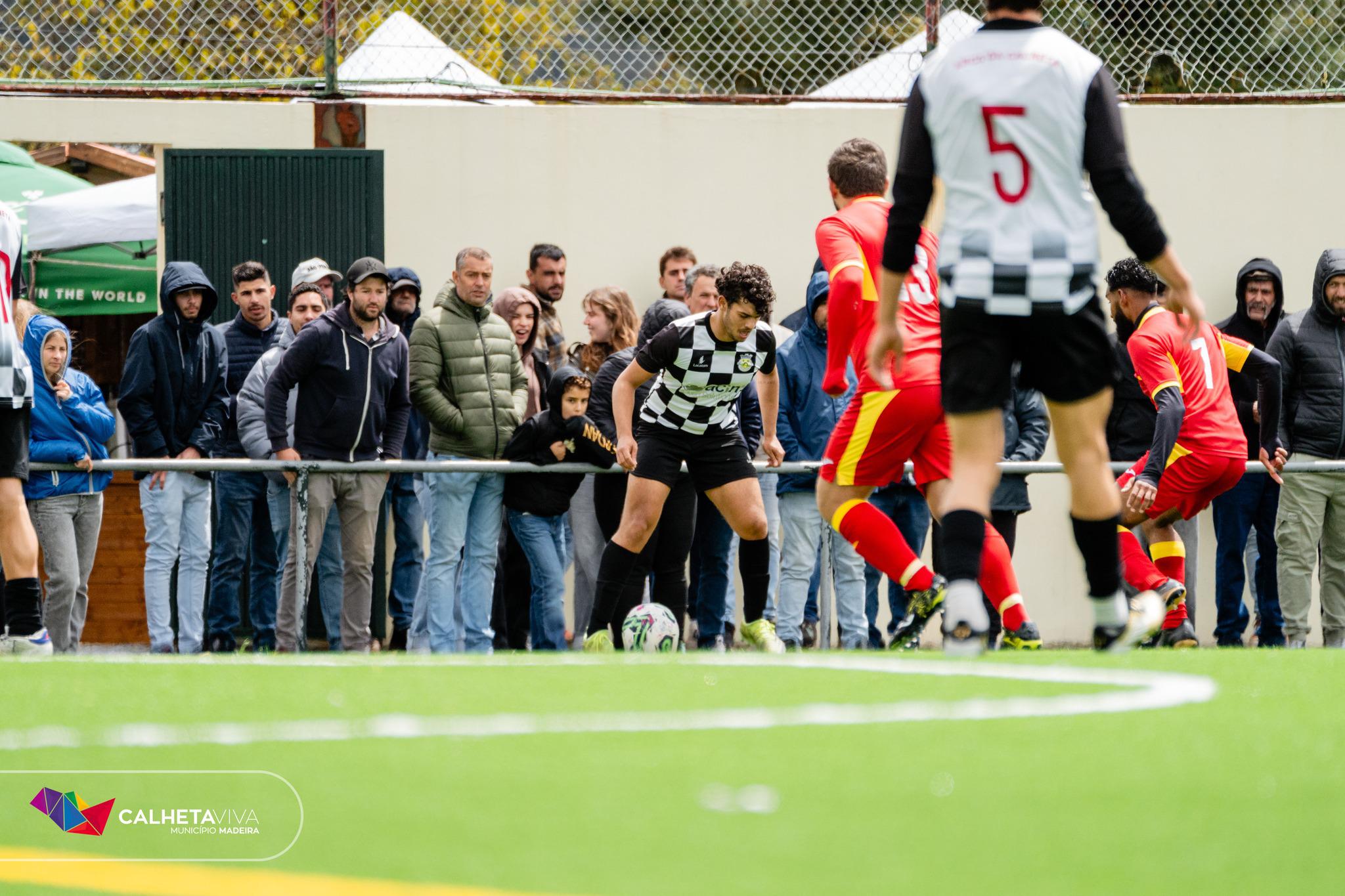 Chuviscos não afastam público do Torneio do 1.º de Maio na Calheta