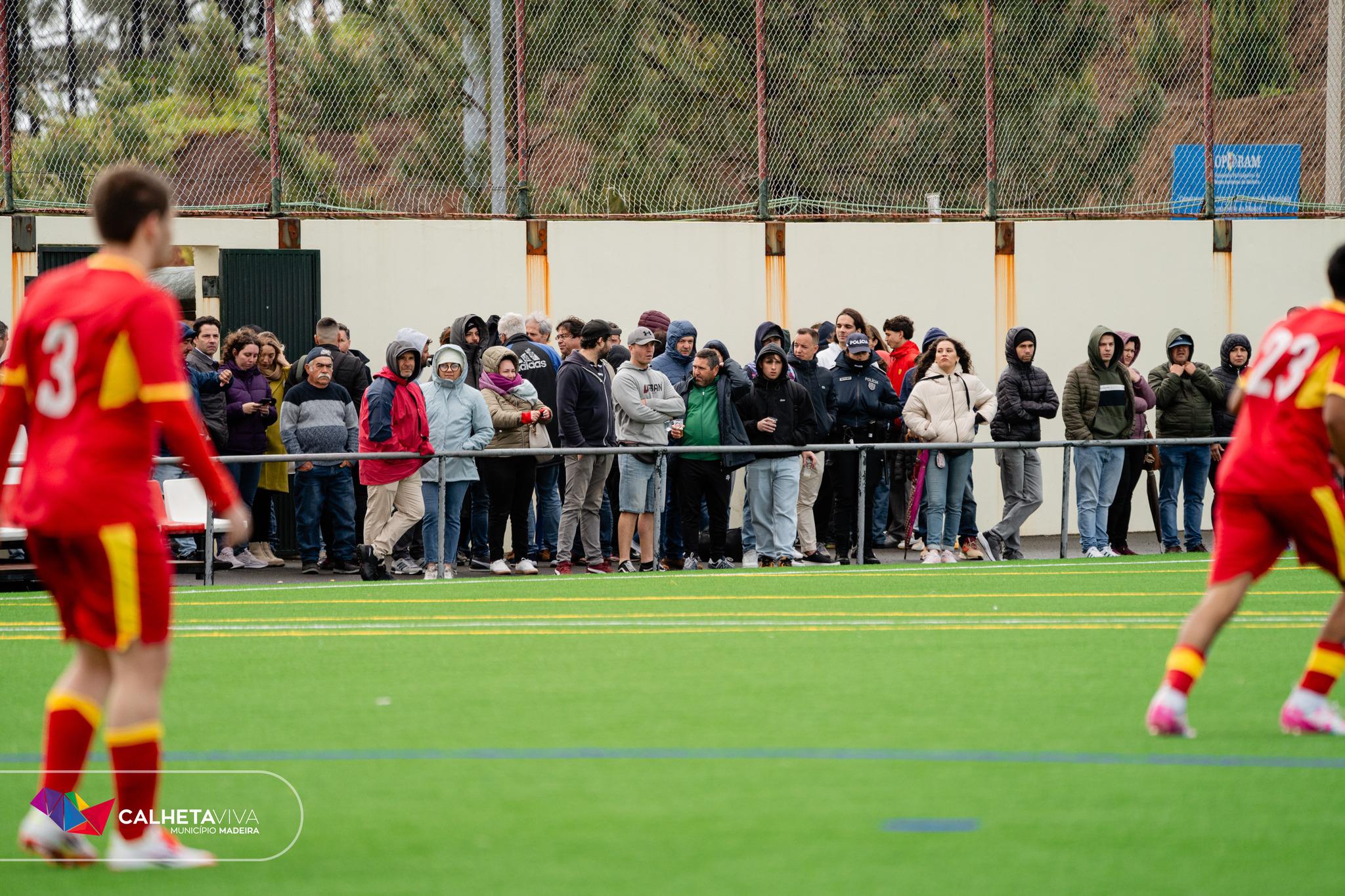 Chuviscos não afastam público do Torneio do 1.º de Maio na Calheta