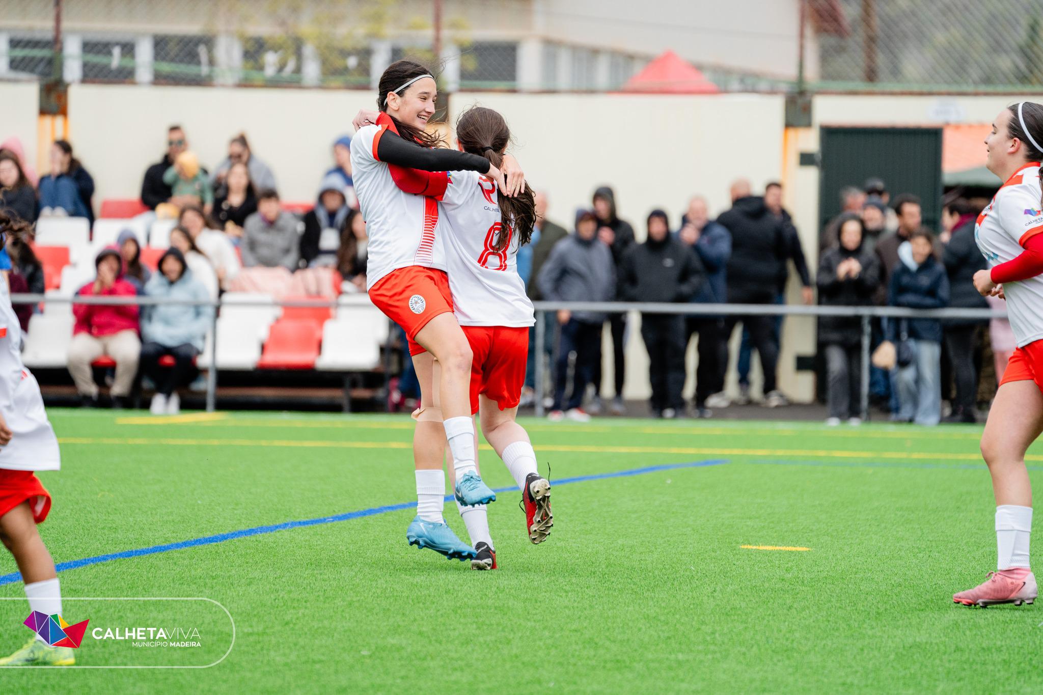 Chuviscos não afastam público do Torneio do 1.º de Maio na Calheta
