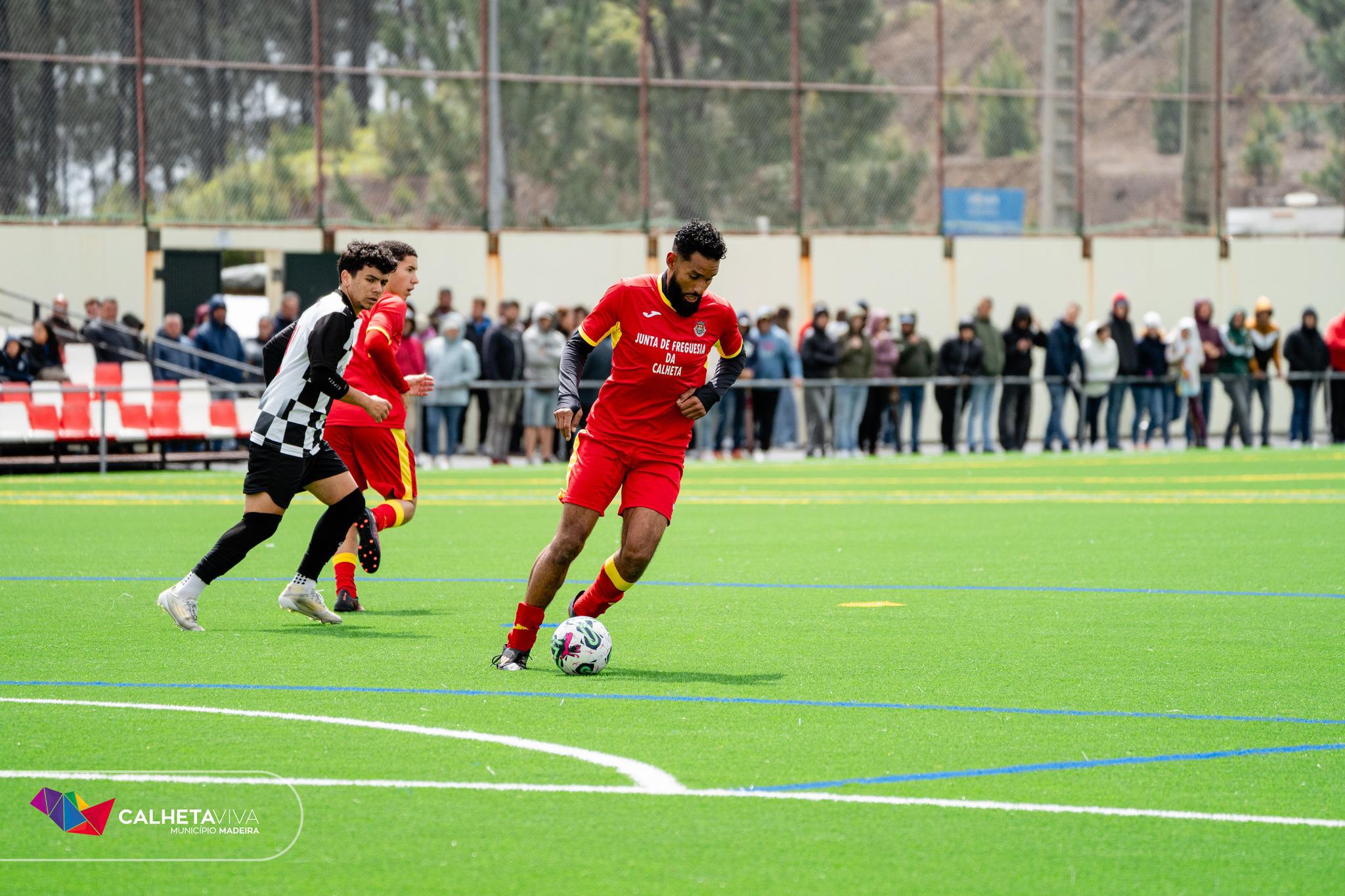 Chuviscos não afastam público do Torneio do 1.º de Maio na Calheta