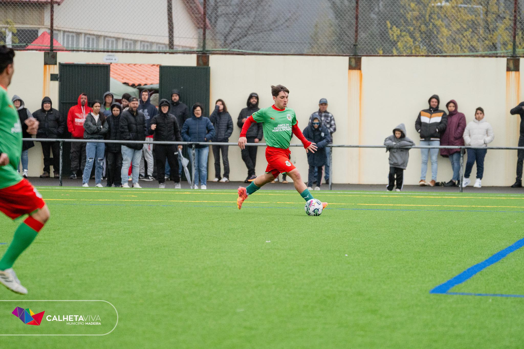 Chuviscos não afastam público do Torneio do 1.º de Maio na Calheta