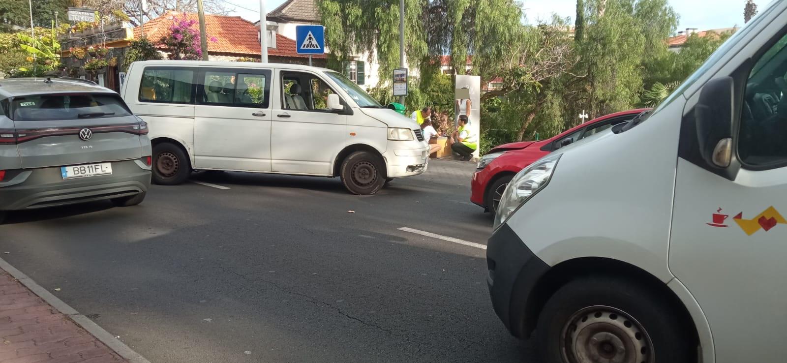 Circulação automóvel ficou parcialmente interrompida.