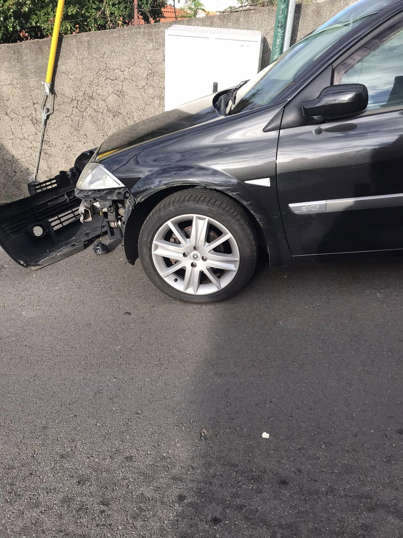 Mulher encontra viatura muito danificada no Funchal (com fotos)