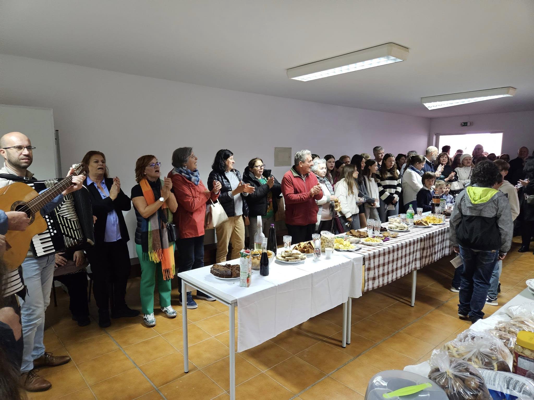 Antes e Depois: Convívios à porta da igreja fortalecem tradição das missas do parto (com fotos)