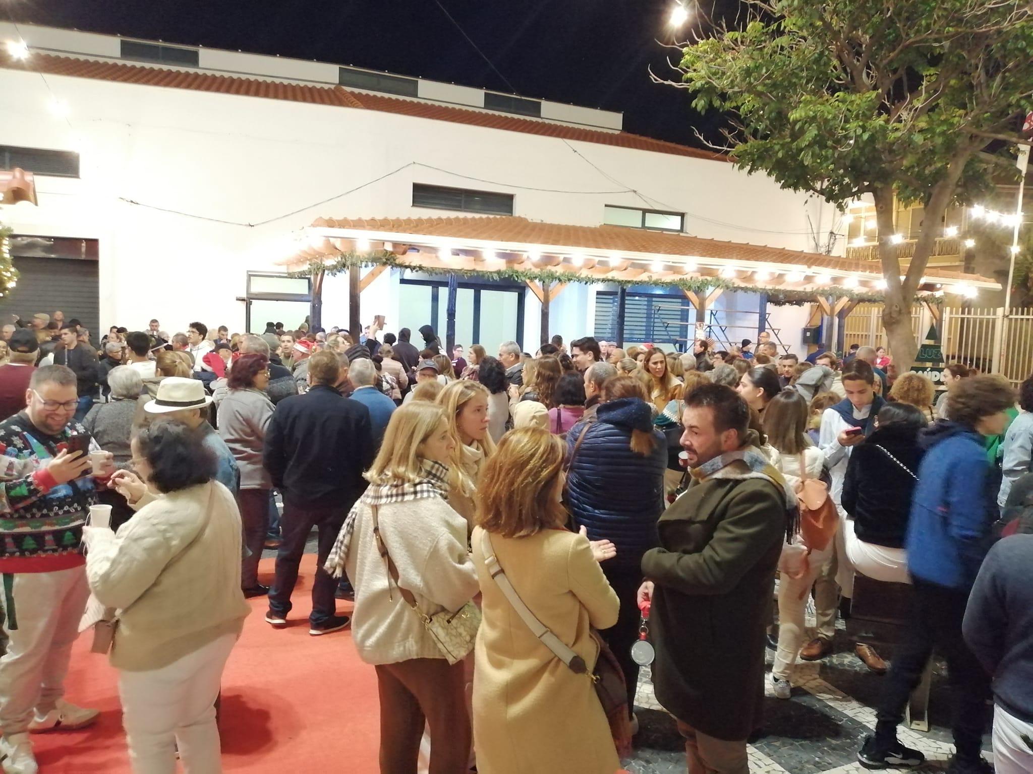 Antes e Depois: Convívios à porta da igreja fortalecem tradição das missas do parto (com fotos)