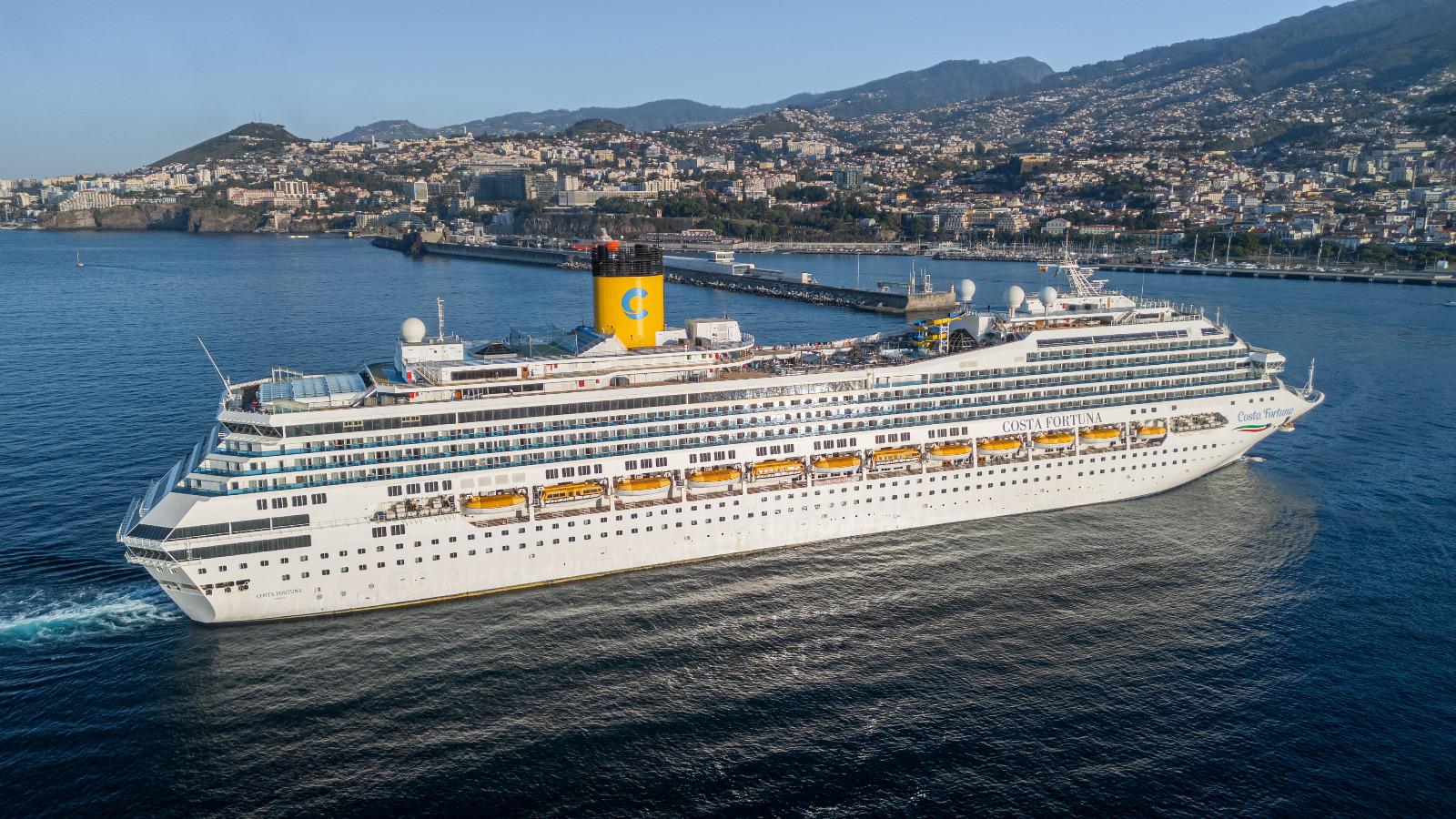 ‘Costa Fortuna’ enriquece Porto do Funchal (com fotos)