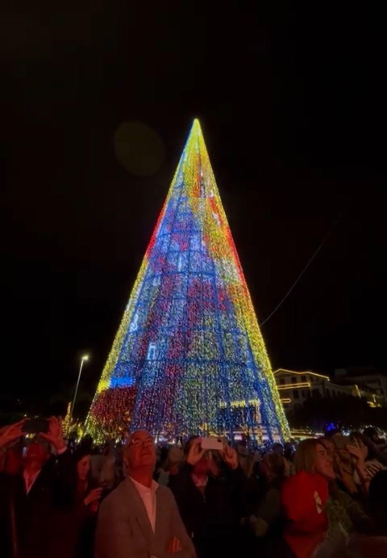 Fogo de artifício assinalou o acender das luzes no Funchal (com vídeo)
