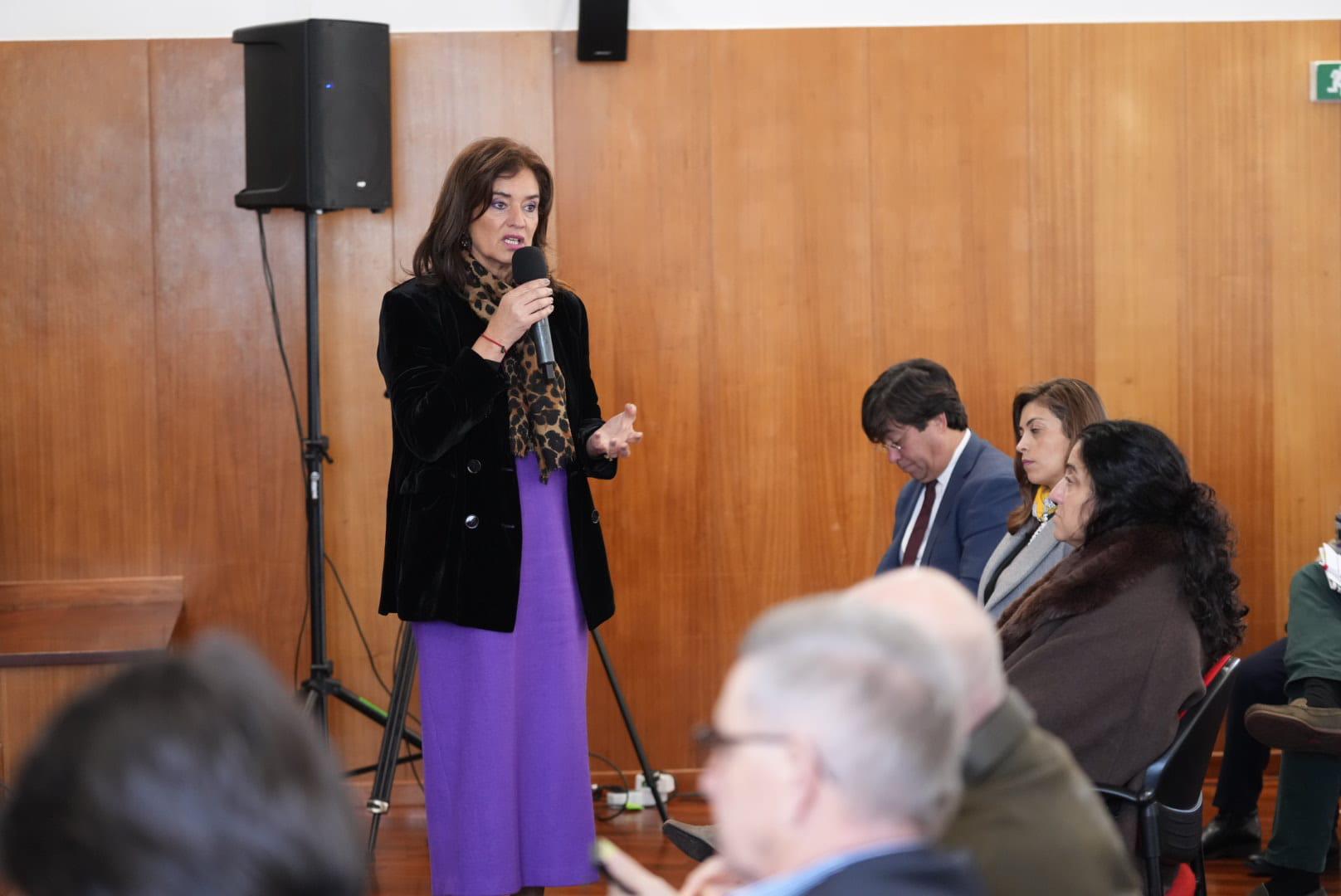 Parlamento na Comunidade: “Regionalização do País poderia ser reforço da Autonomia?”, questiona aluna