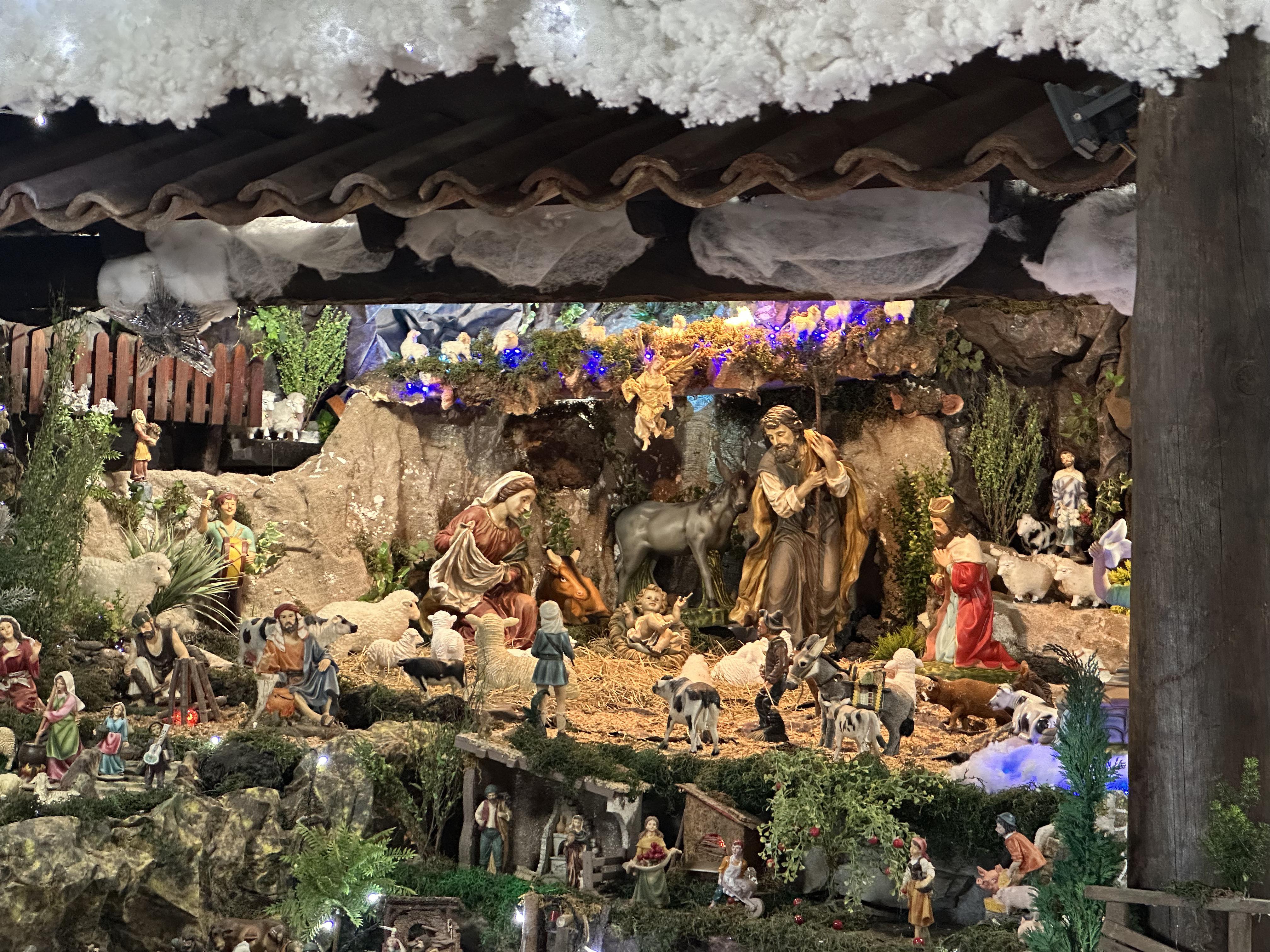 Há um megapresépio na Ribeira da Janela que dá a volta ao mundo