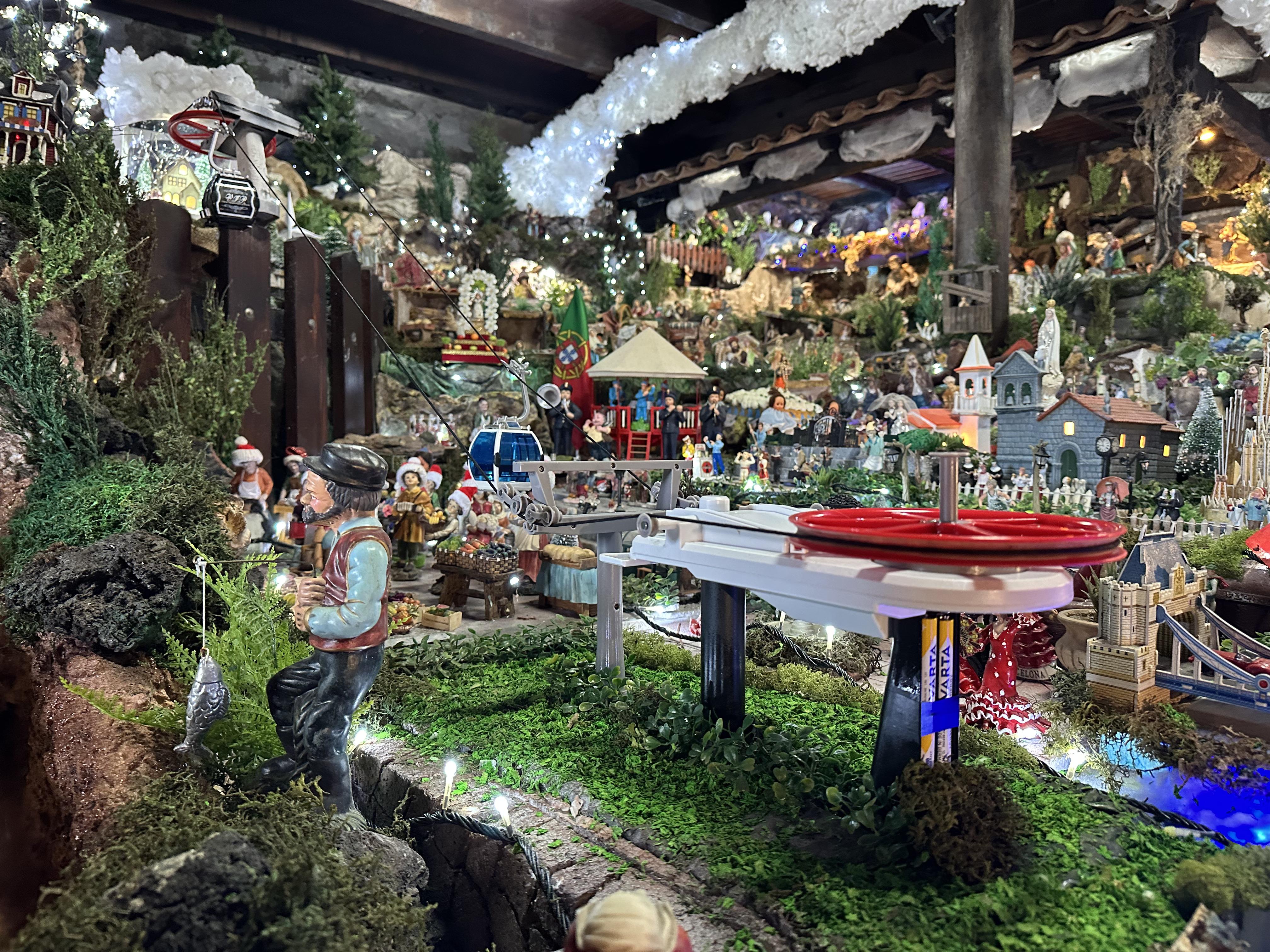 Há um megapresépio na Ribeira da Janela que dá a volta ao mundo