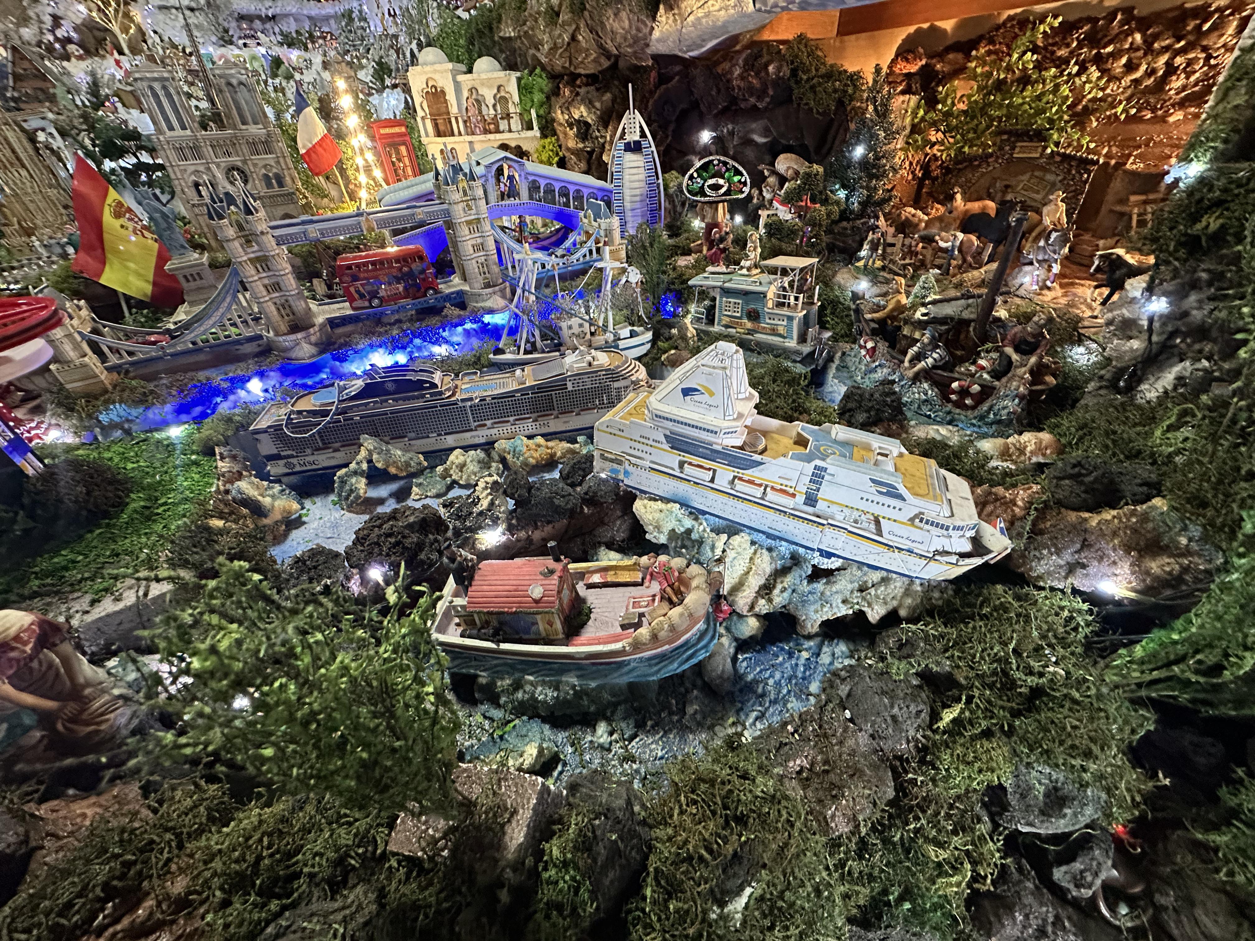 Há um megapresépio na Ribeira da Janela que dá a volta ao mundo