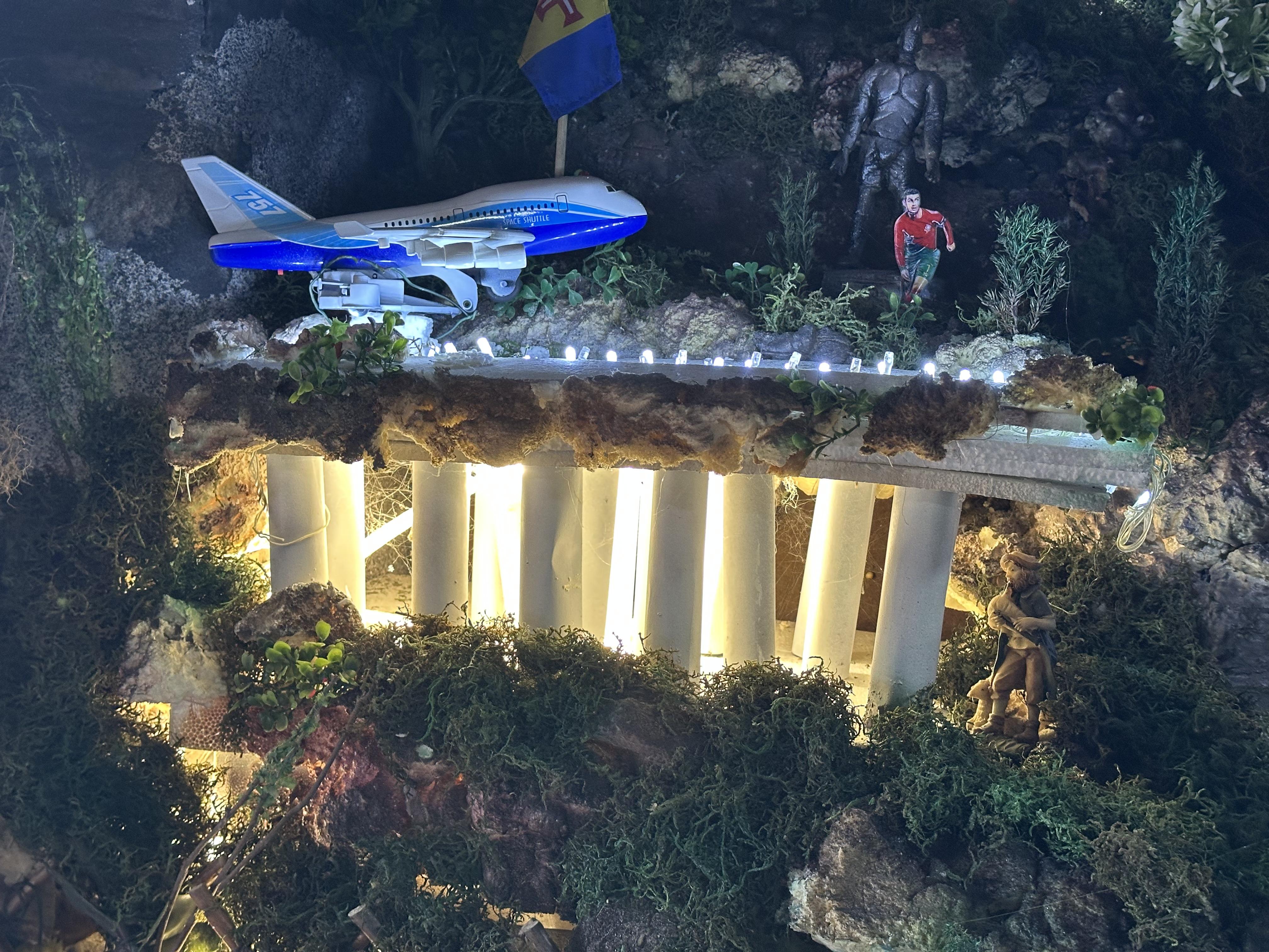 Há um megapresépio na Ribeira da Janela que dá a volta ao mundo