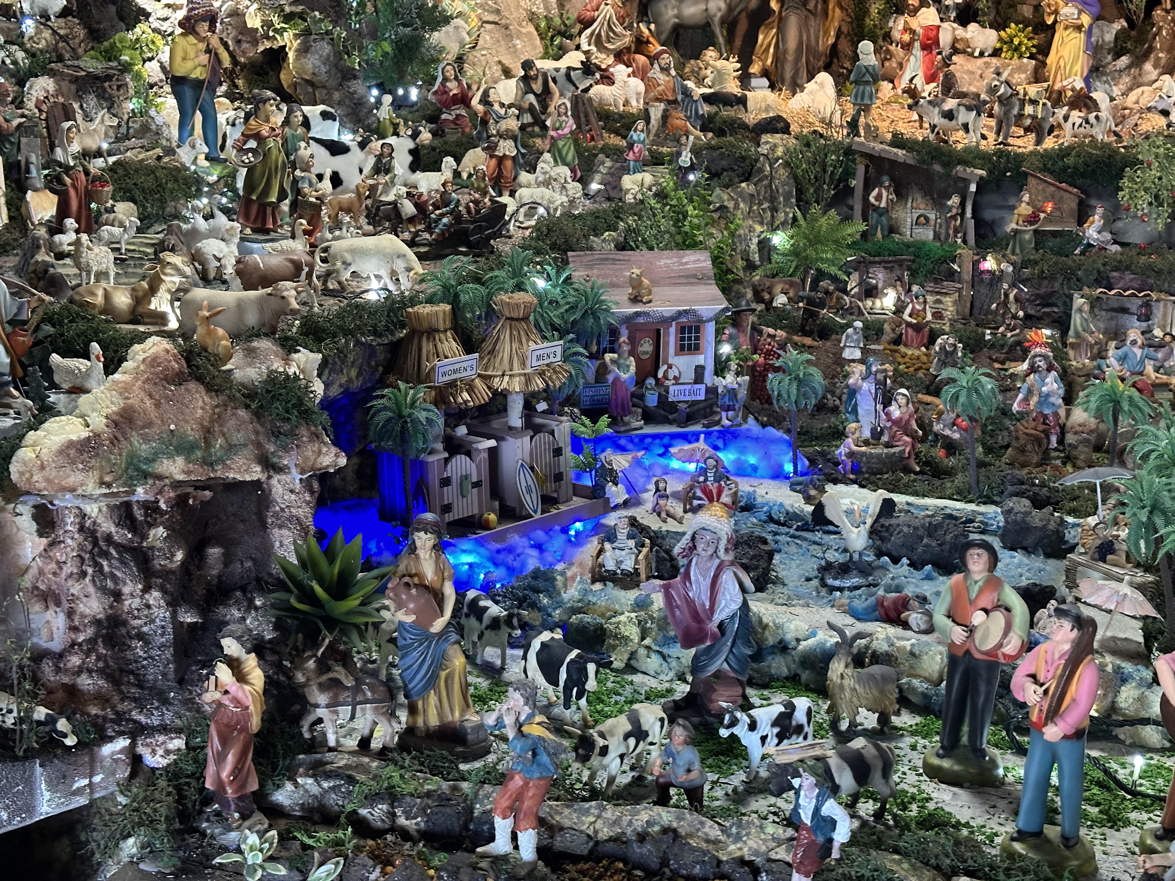 Há um megapresépio na Ribeira da Janela que dá a volta ao mundo