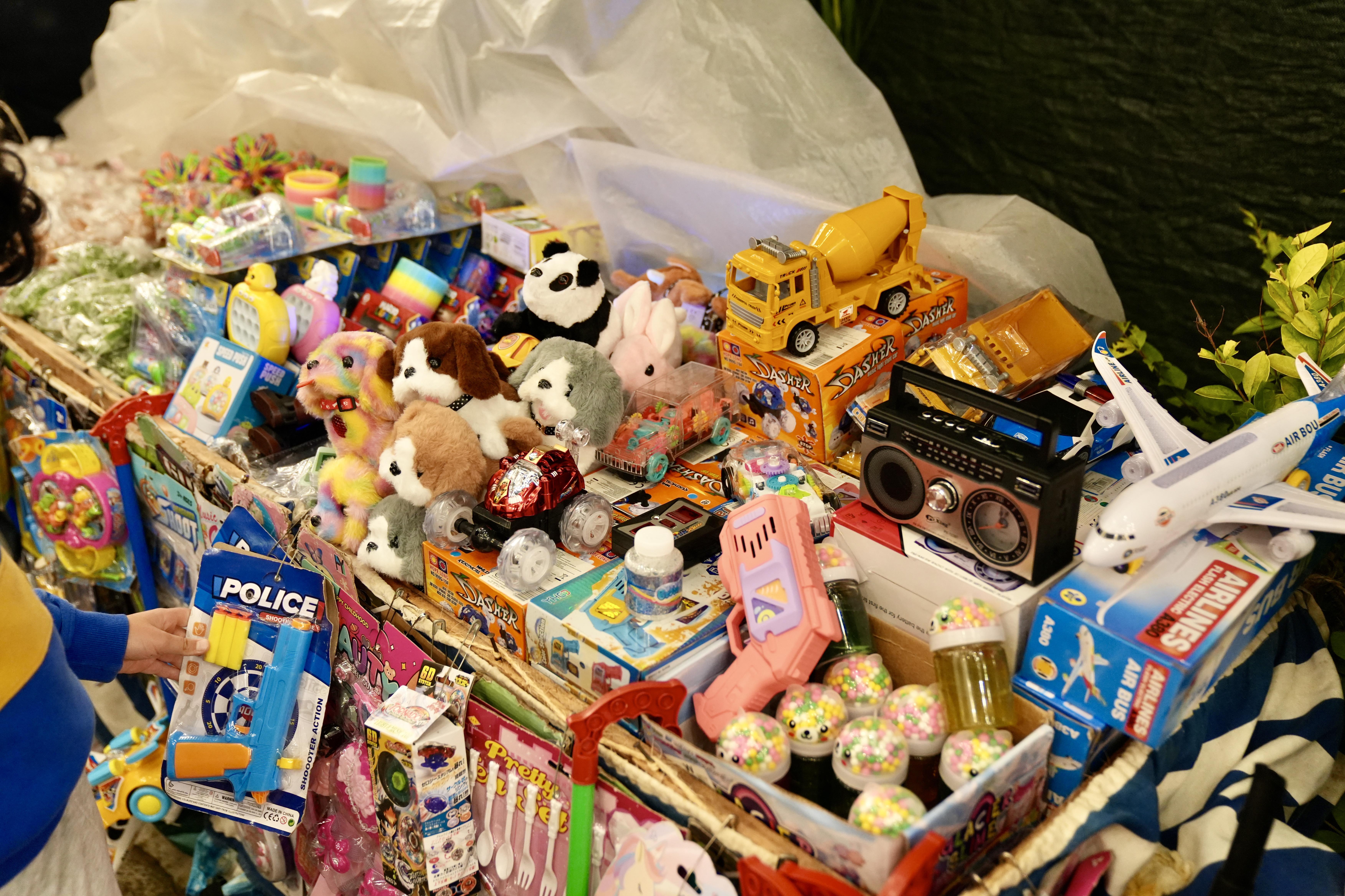 Perdidos e Achados: Fôro queima ‘o velho e a velha’ para comemorar o Pão-por-Deus (com fotos)