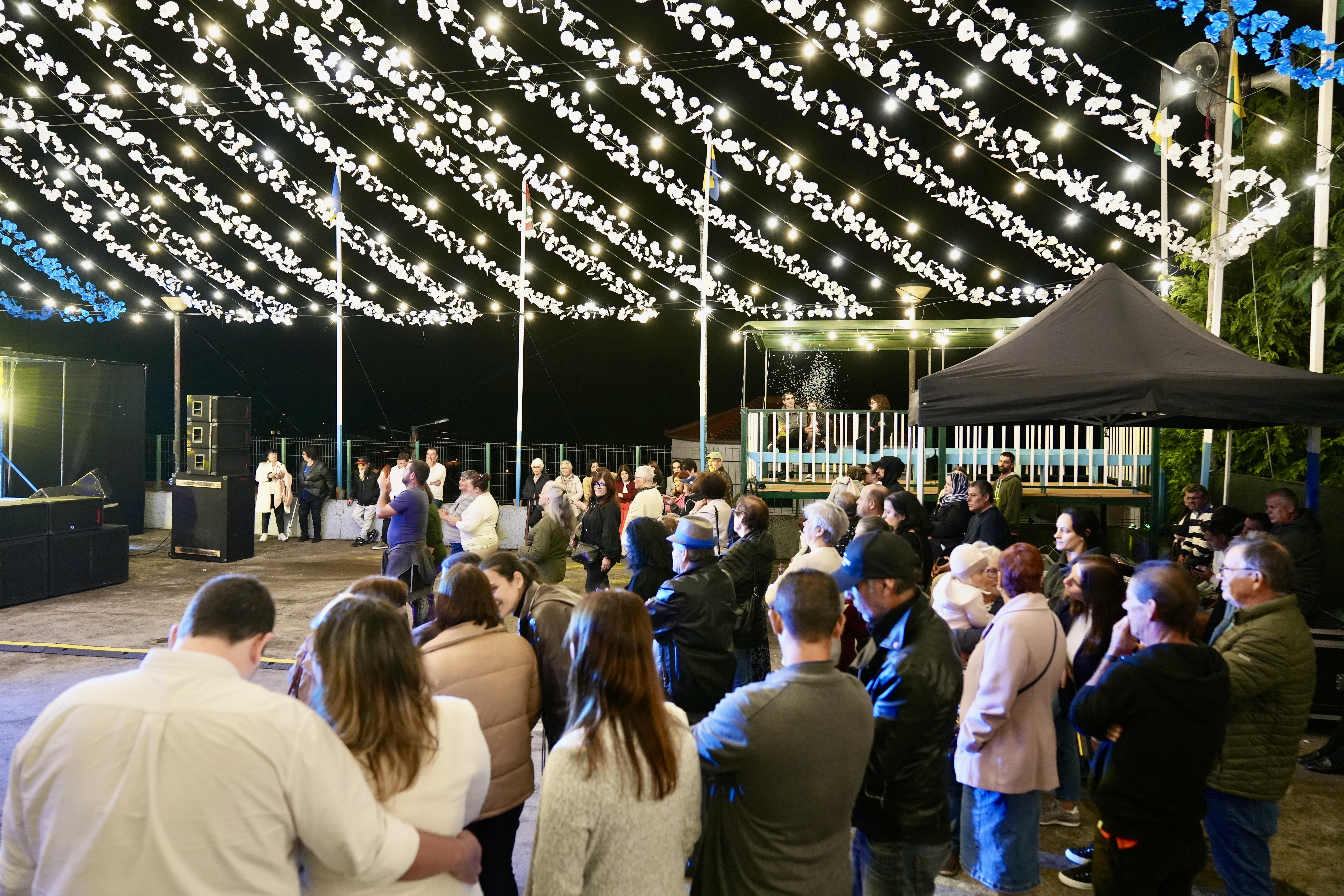 Perdidos e Achados: Fôro queima ‘o velho e a velha’ para comemorar o Pão-por-Deus (com fotos)