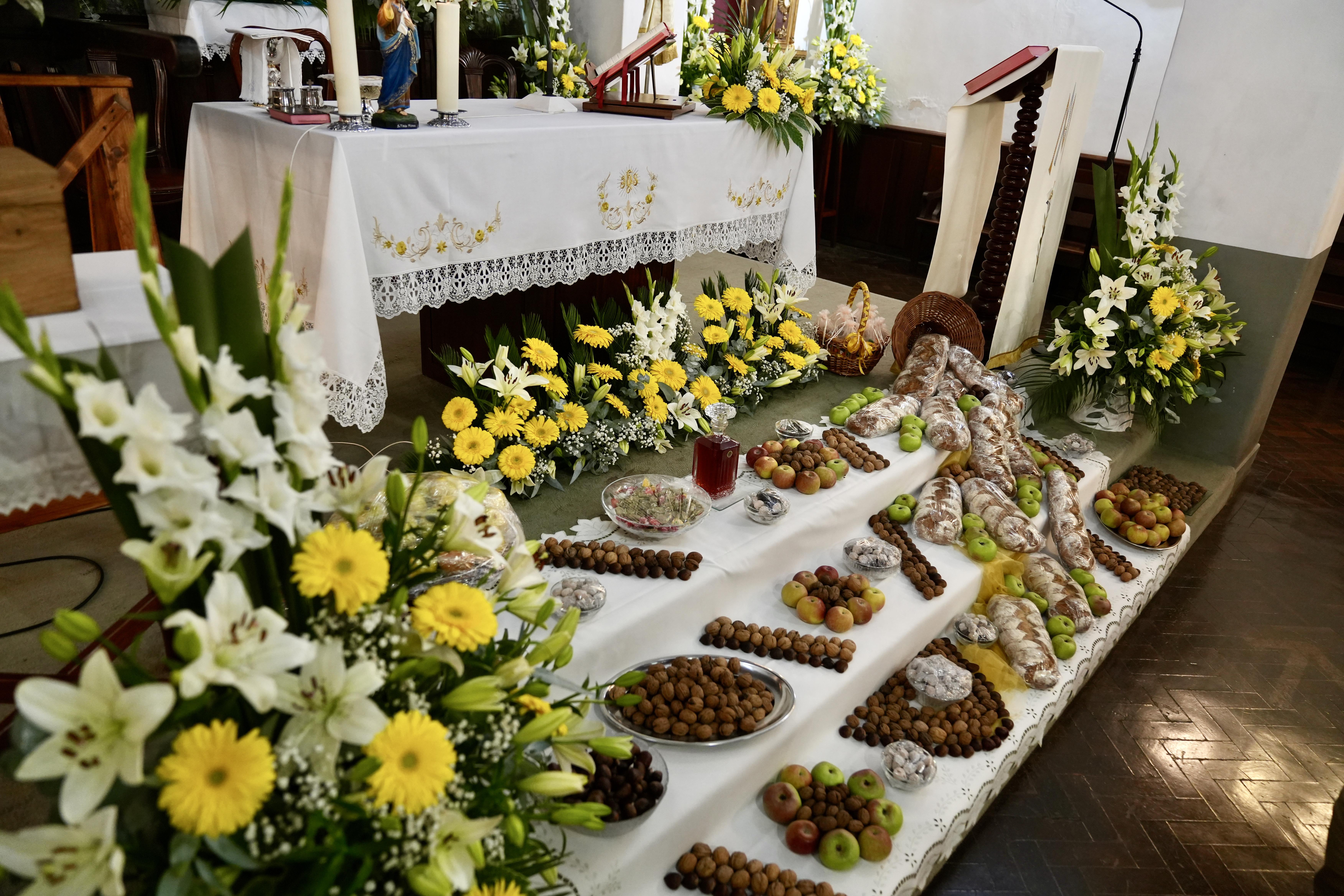 Perdidos e Achados: Fôro queima ‘o velho e a velha’ para comemorar o Pão-por-Deus (com fotos)