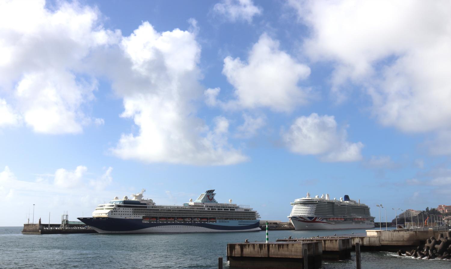 ‘Iona’ e ‘Marella Explorer’ trazem quase 9.500 pessoas ao Funchal