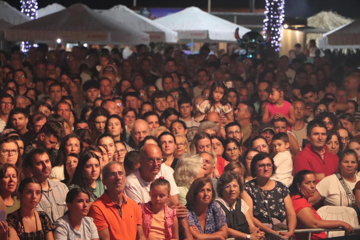 Muitos assistiram ao fado na Gastronómica de Machico.
