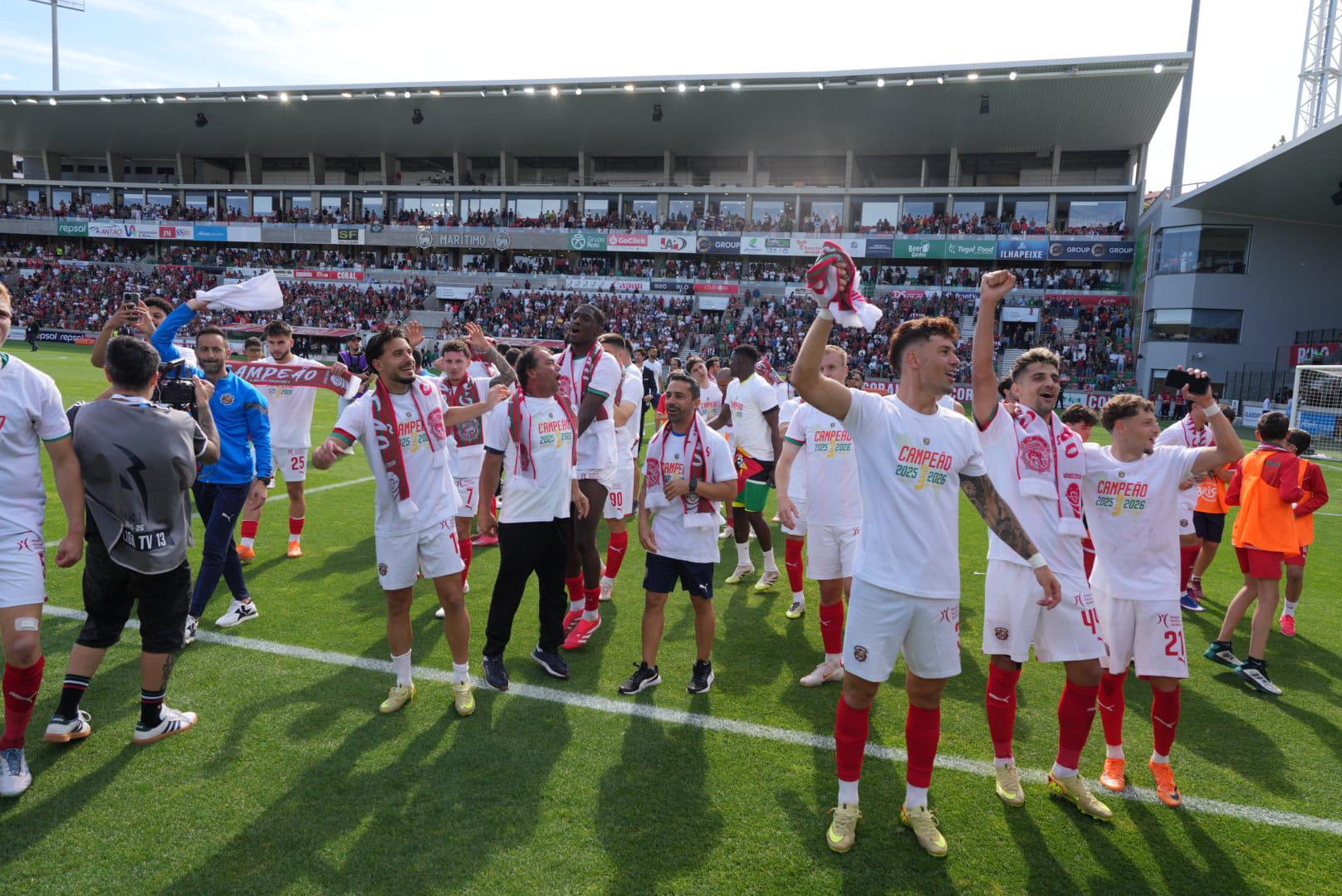 Veja as imagens da festa do Marítimo após vitória sobre o Leixões