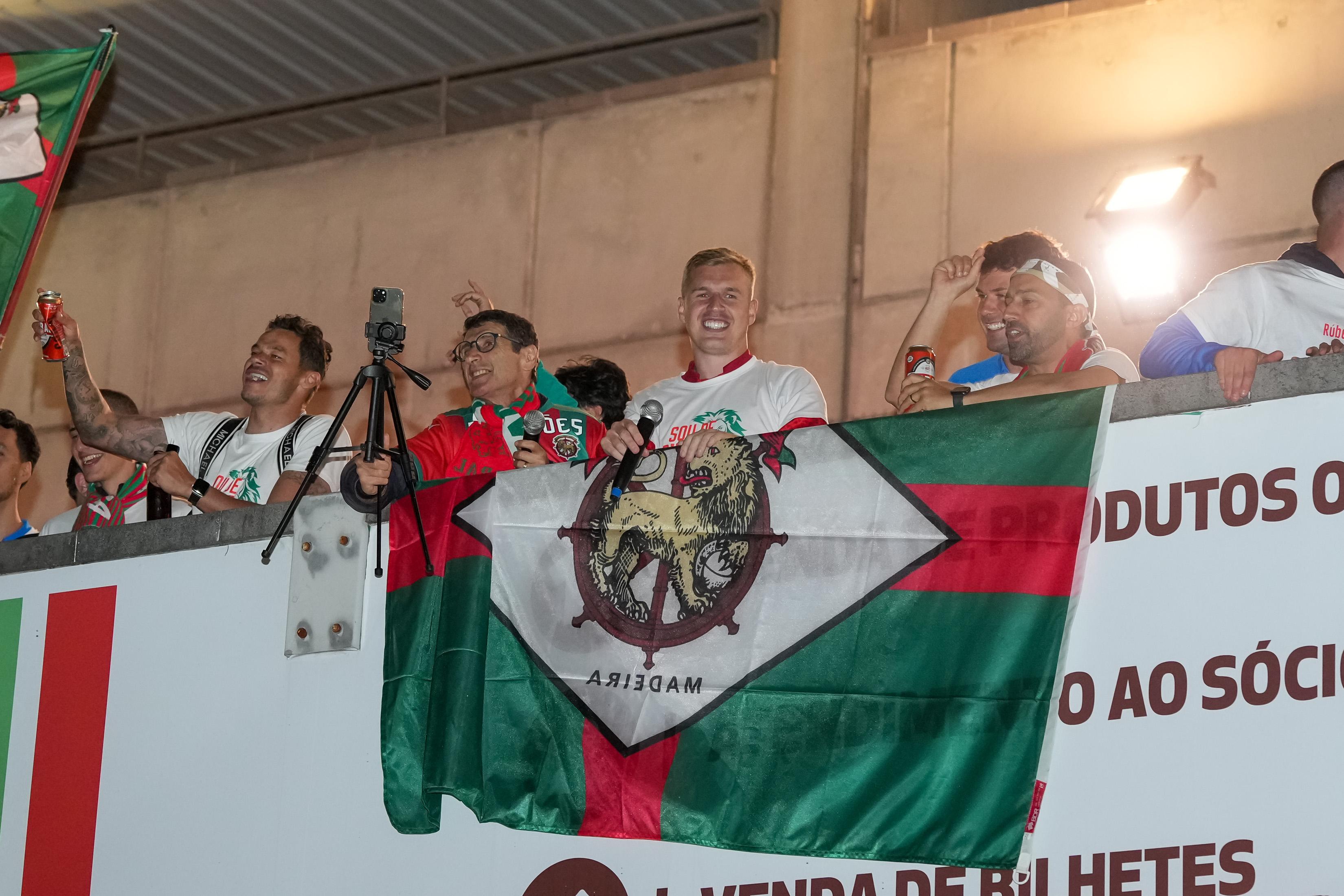 Centenas de adeptos do Marítimo festejam regresso à I Liga três anos depois. Veja as imagens