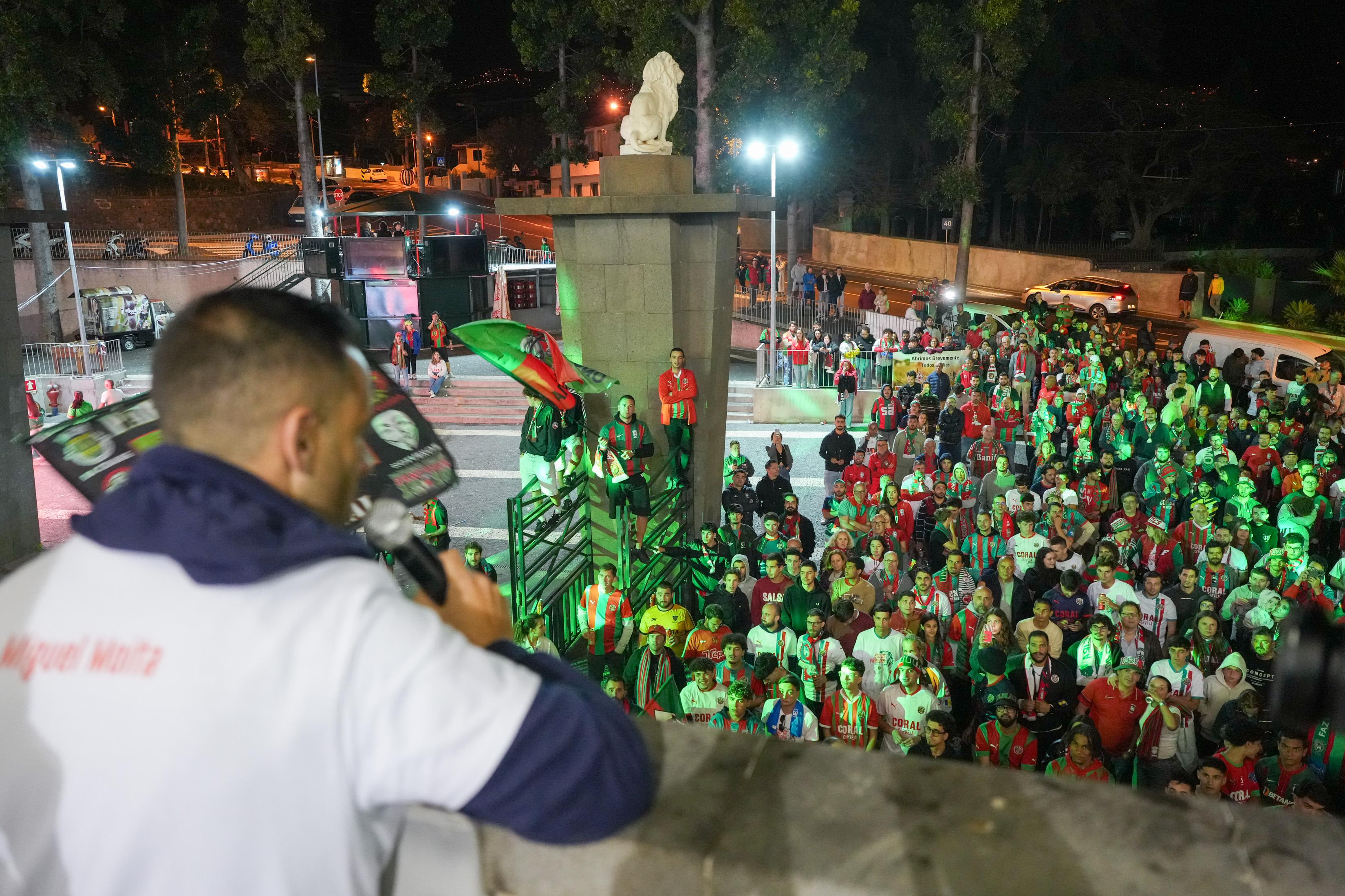 Centenas de adeptos do Marítimo festejam regresso à I Liga três anos depois. Veja as imagens