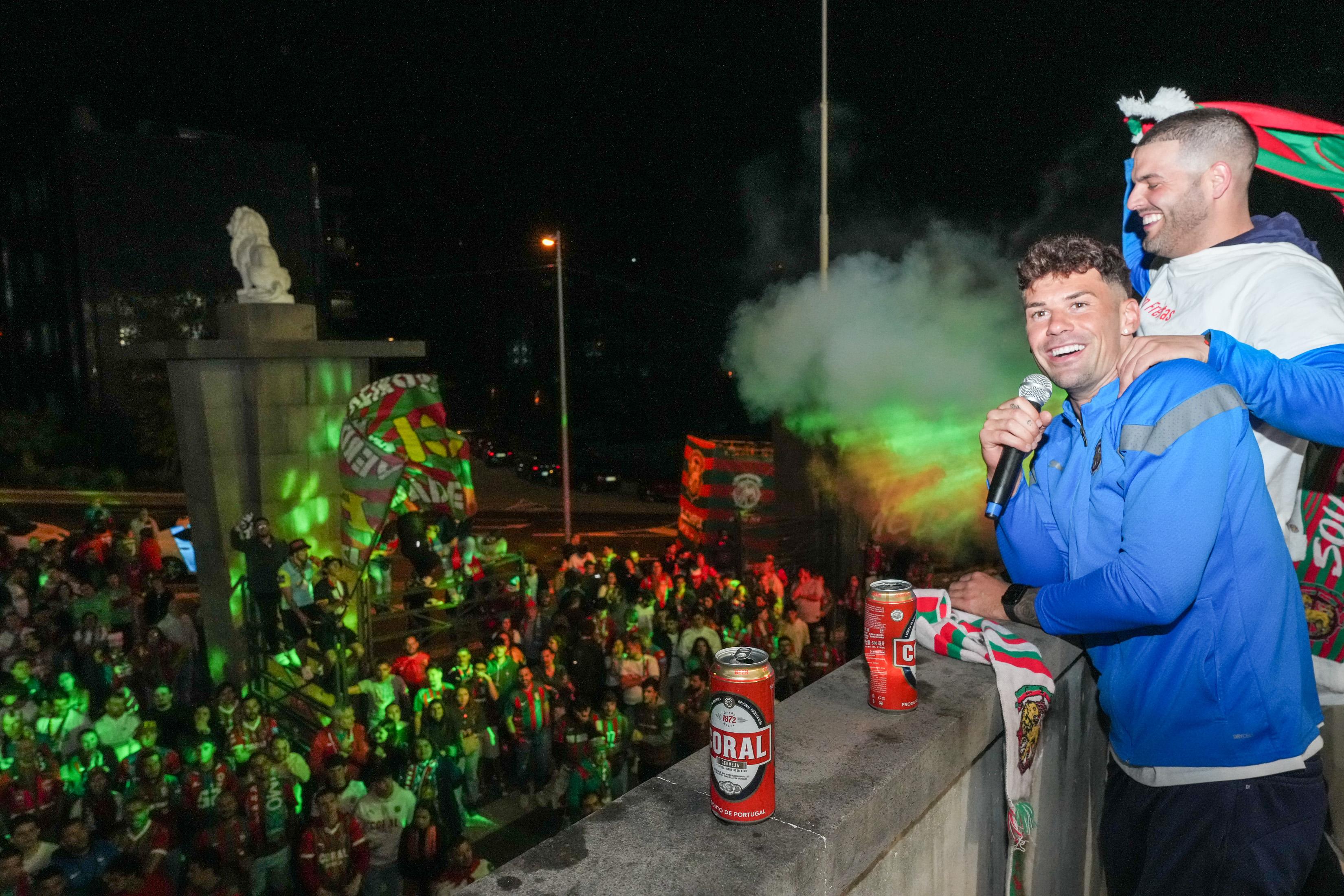 Centenas de adeptos do Marítimo festejam regresso à I Liga três anos depois. Veja as imagens