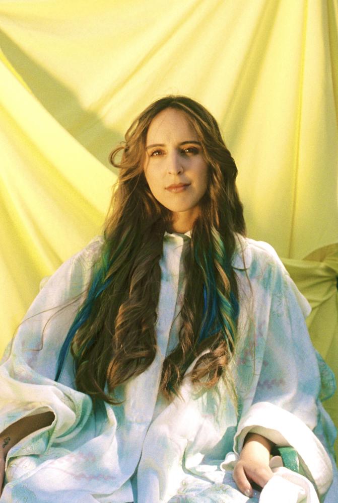 Madeirense MELA lança videoclipe para o tema do Festival da Canção