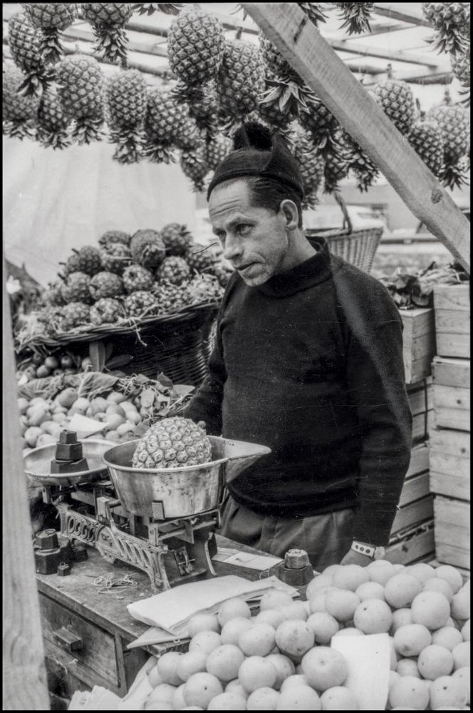 JOÃO ANTÓNIO PESTANA. Mercado de Natal, na Zona Histórica do Funchal. Sem data (inv. JAP/433Em depósito na DRABM).