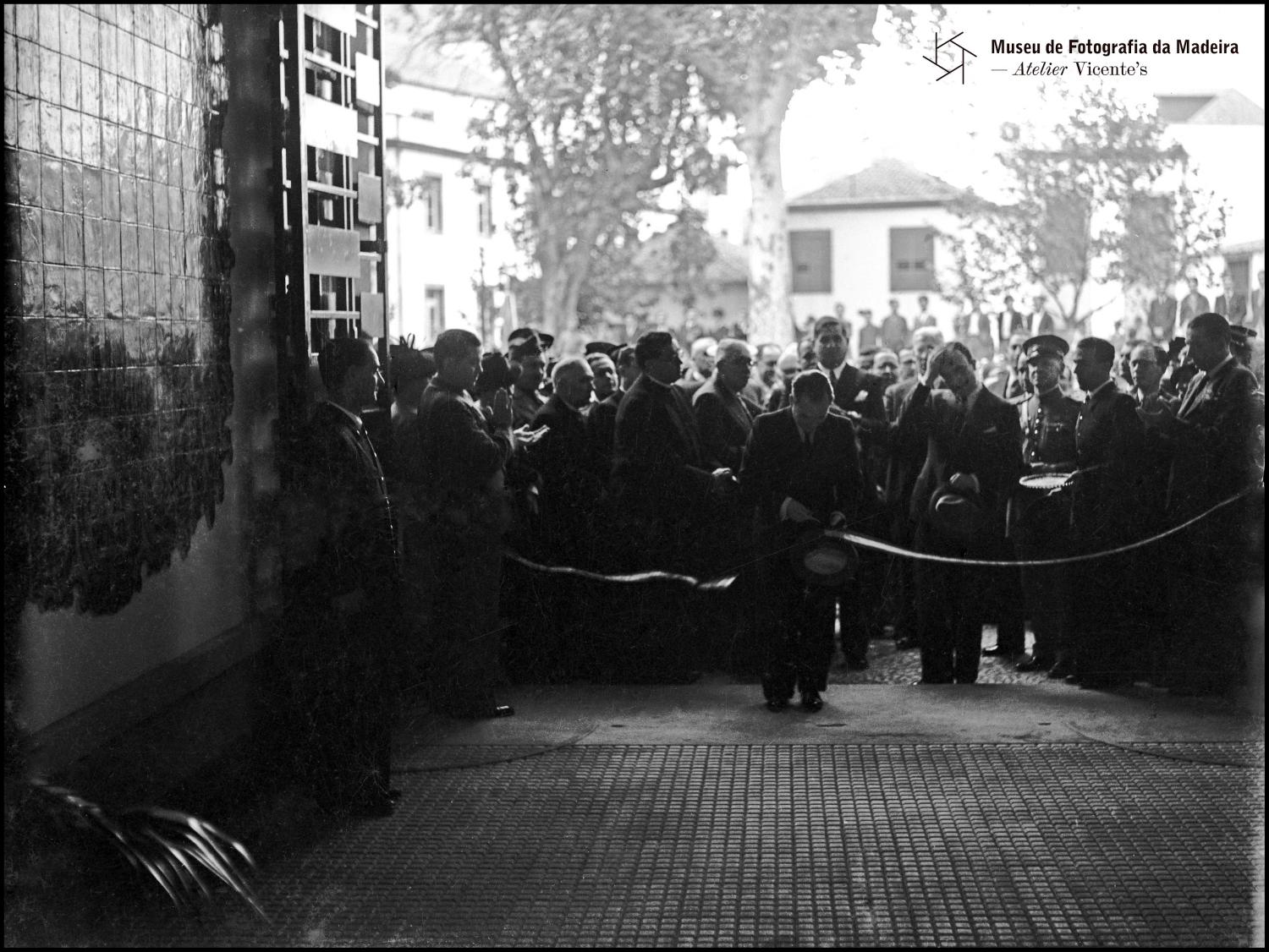 PERESTRELLOS PHOTOGRAPHOS. Cerimónia de inauguração do Mercado dos Lavradores, Funchal (inv. PER/11989. ABM).