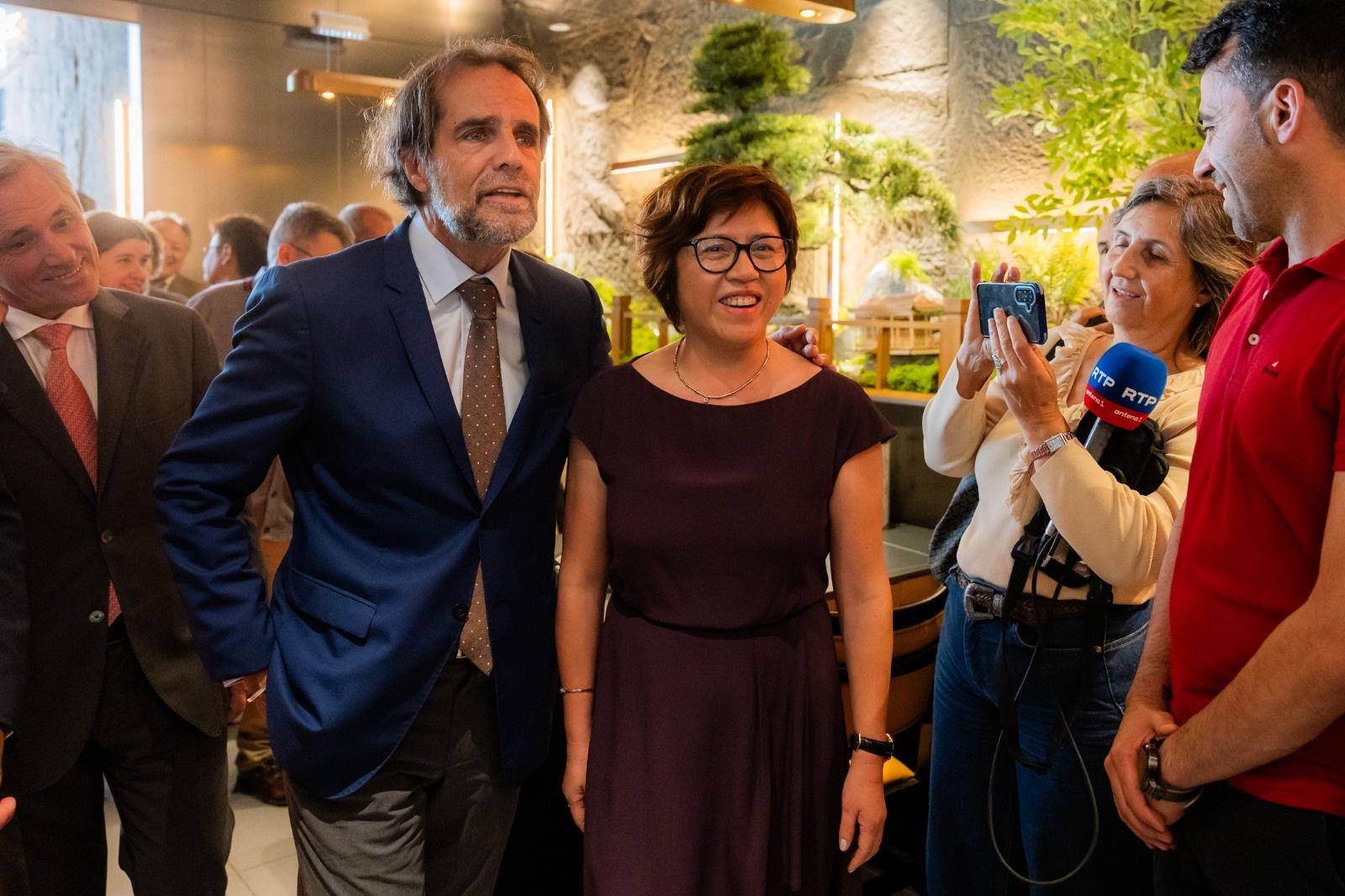 Albuquerque e Julia Ji, a empresária que tem Xu Fei como sócio.