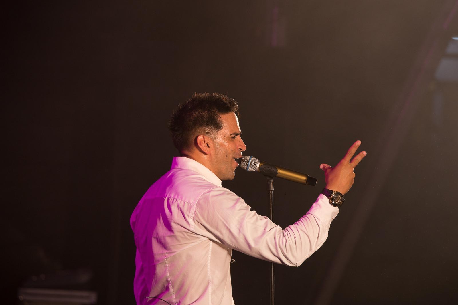 Gabriel o Pensador deixa todo o mundo no Porto Moniz no maior astral