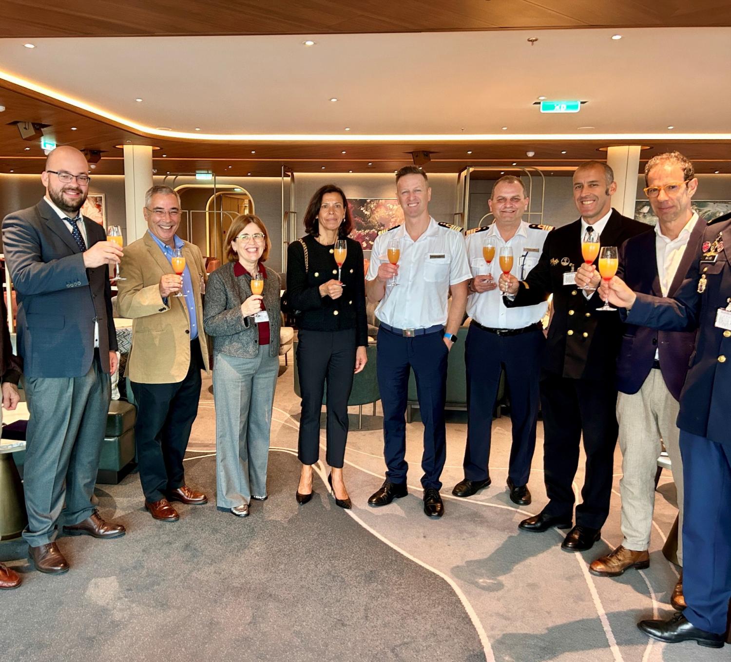 Cerimónia de boas-vindas a assinalar a estreia de um dos navios mais luxuosos do mundo