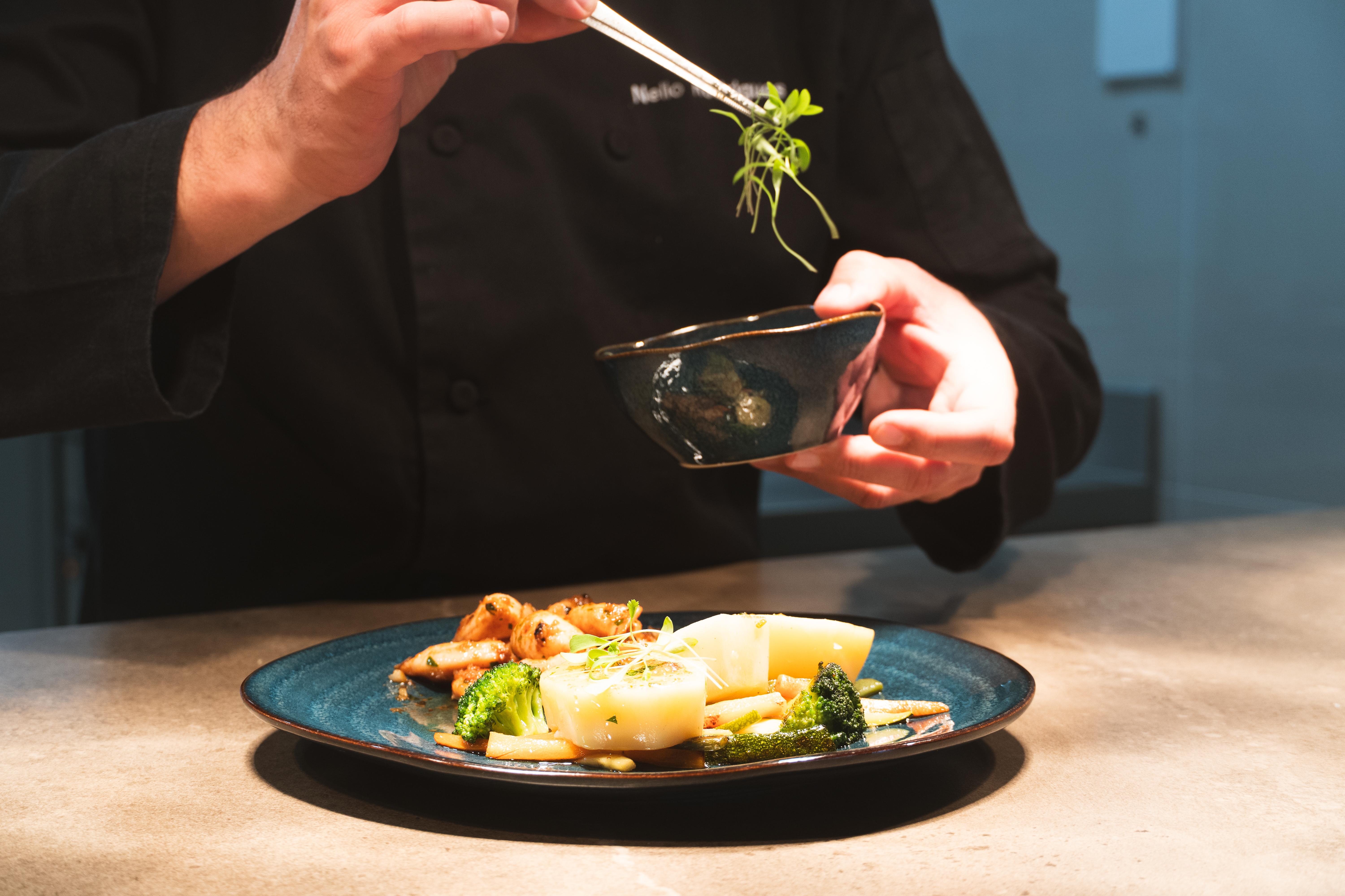 Onda Azul apresenta novos pratos com sabores do mar e inaugura cozinha aberta