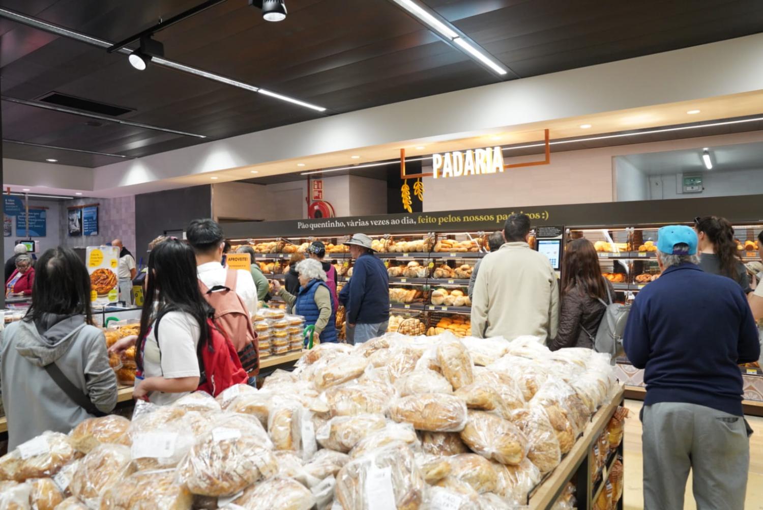 Pingo Doce remodelado contratou mais 10 funcionários e reabriu hoje as portas