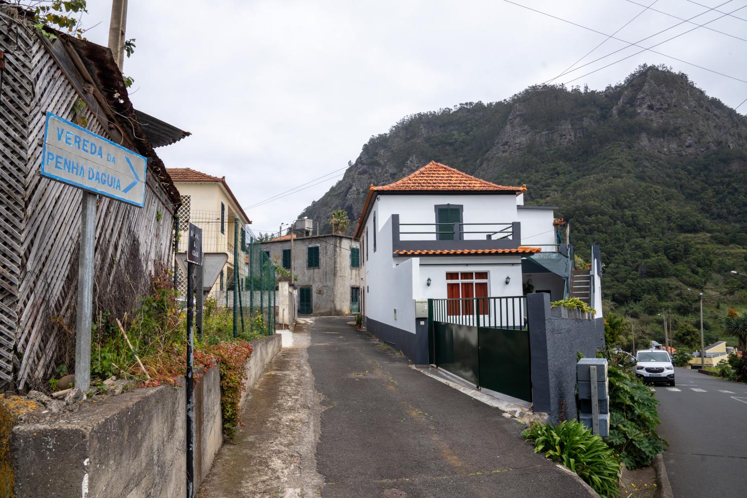 Até chegar ao cume, é preciso subir 600 metros, por vezes, íngremes.