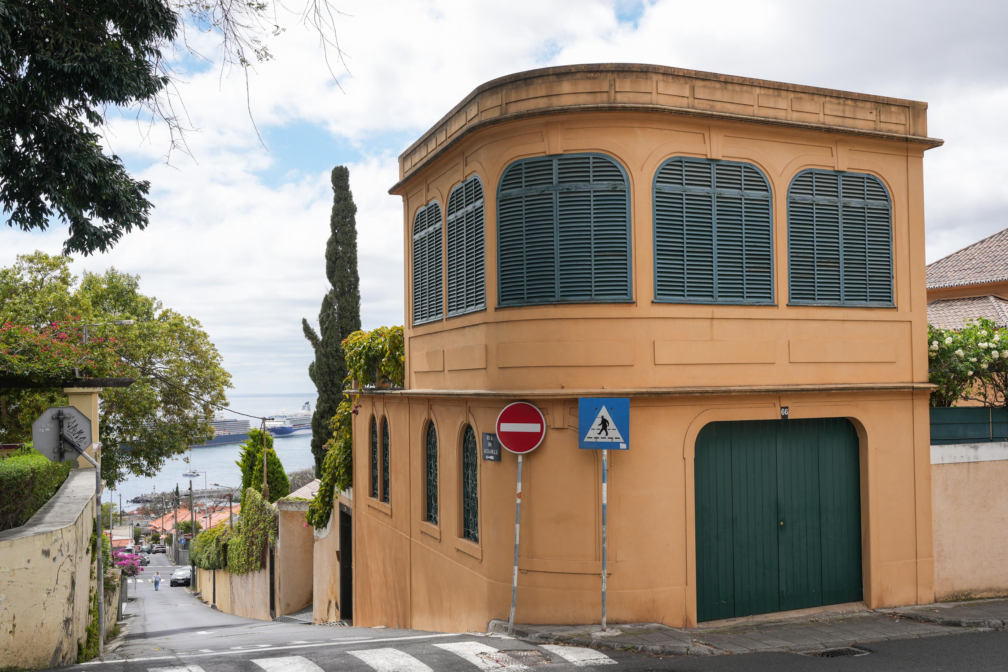 Casinha de prazer na Rua Conde Carvalhal.