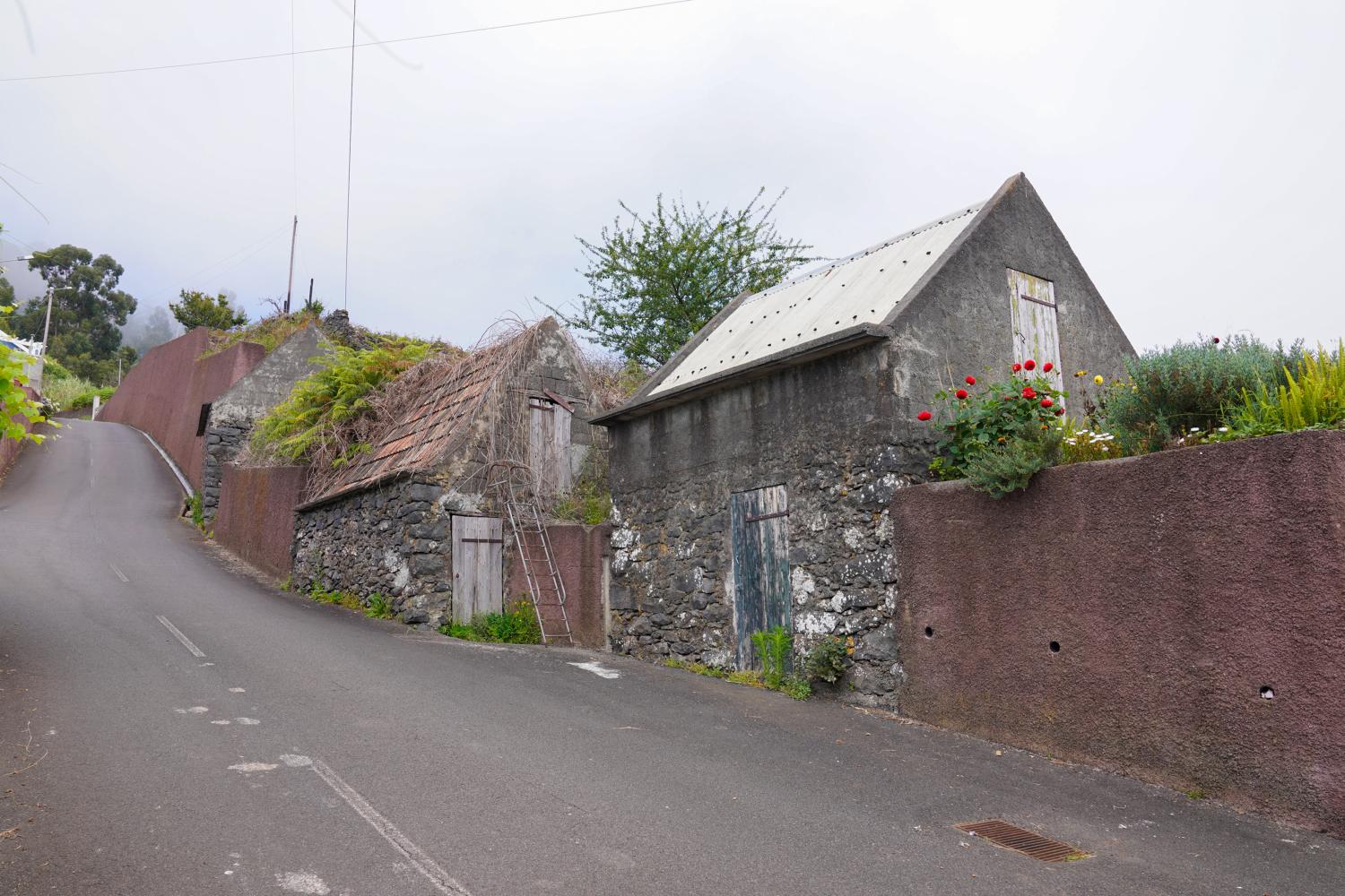 Perdidos e Achados: Água ecoa na Fajã dos Rolos (com fotos)