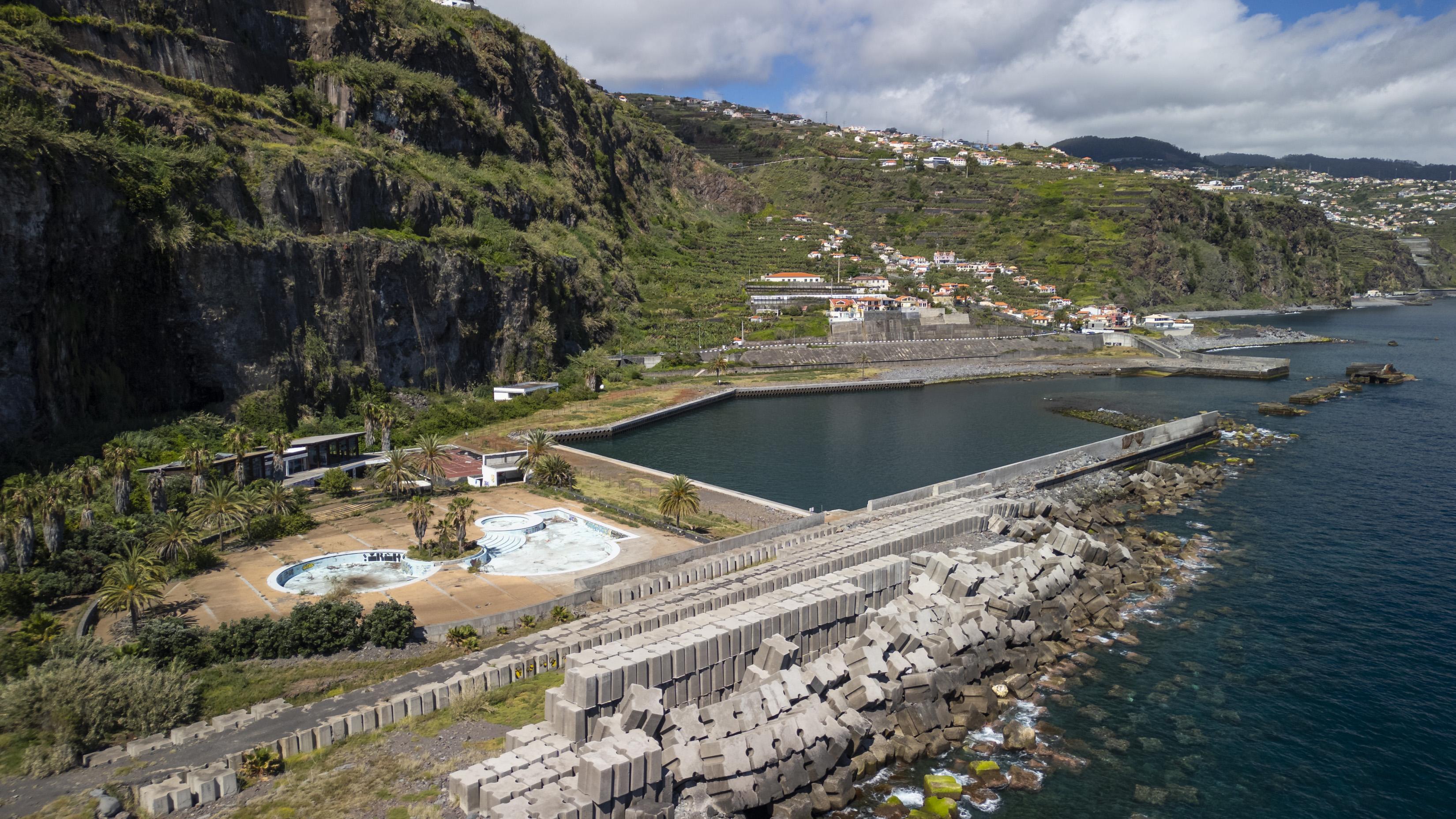 Veja como está a Marina do Lugar de Baixo, tomada pelo esquecimento e vandalismo (fotogaleria)